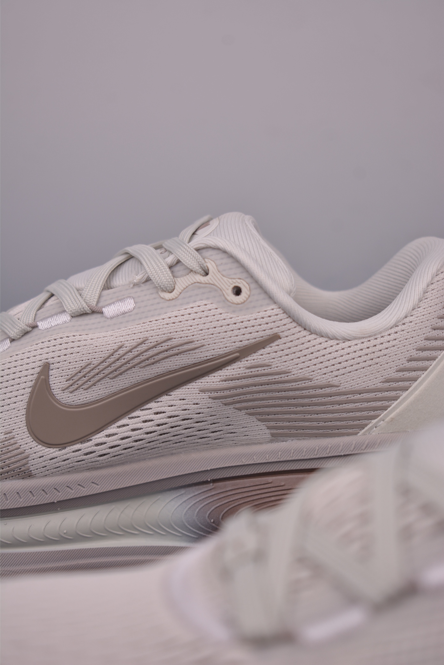 Nike Air Zoom Vomero 18 Running Shoes - Enhanced Cushioning & Comfort 9 i1751059904884 4462 0 7