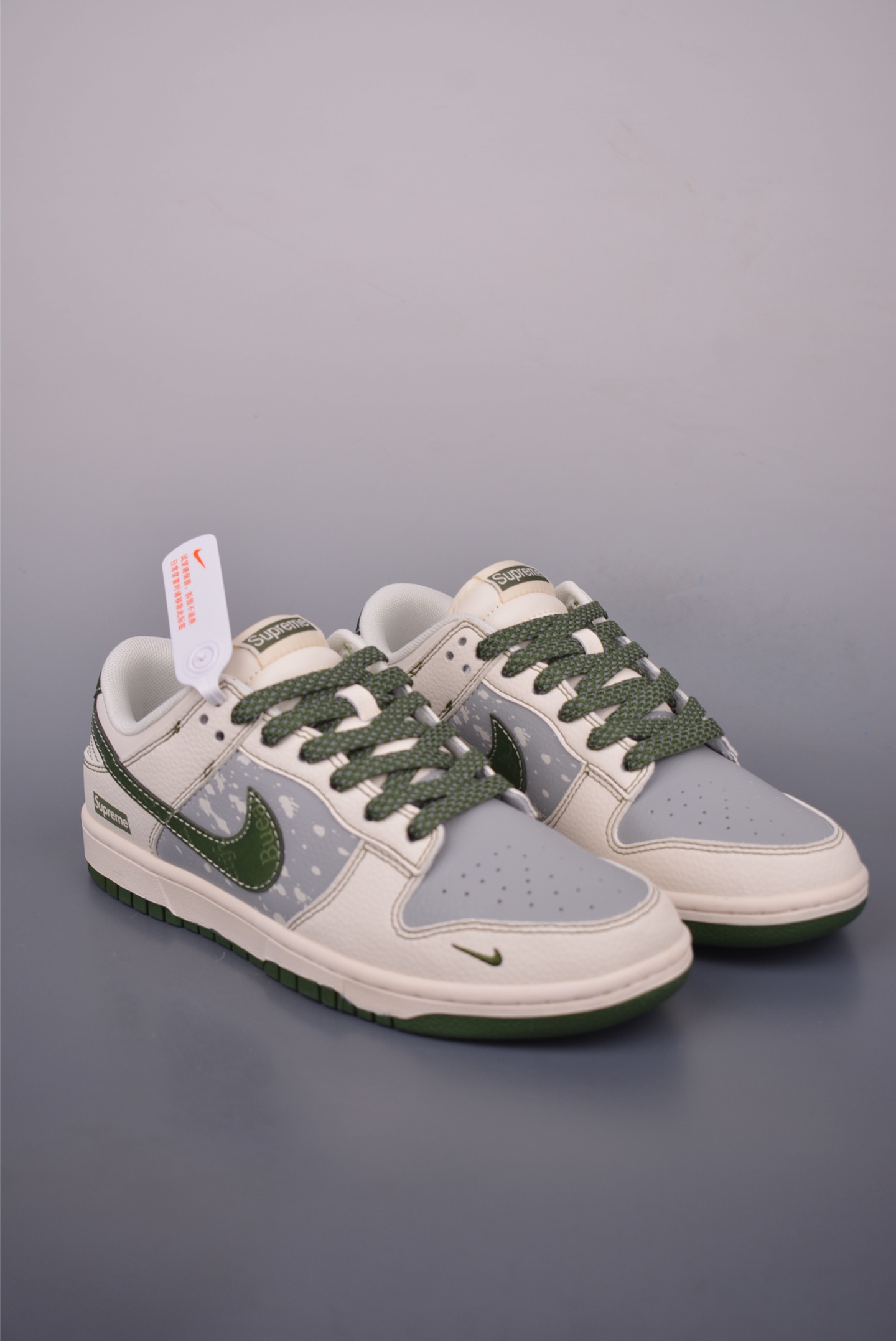 Nike SB Dunk Low Supreme Collab Premium Sneakers - Original Leather 1 i1751060661010 3669 0 0