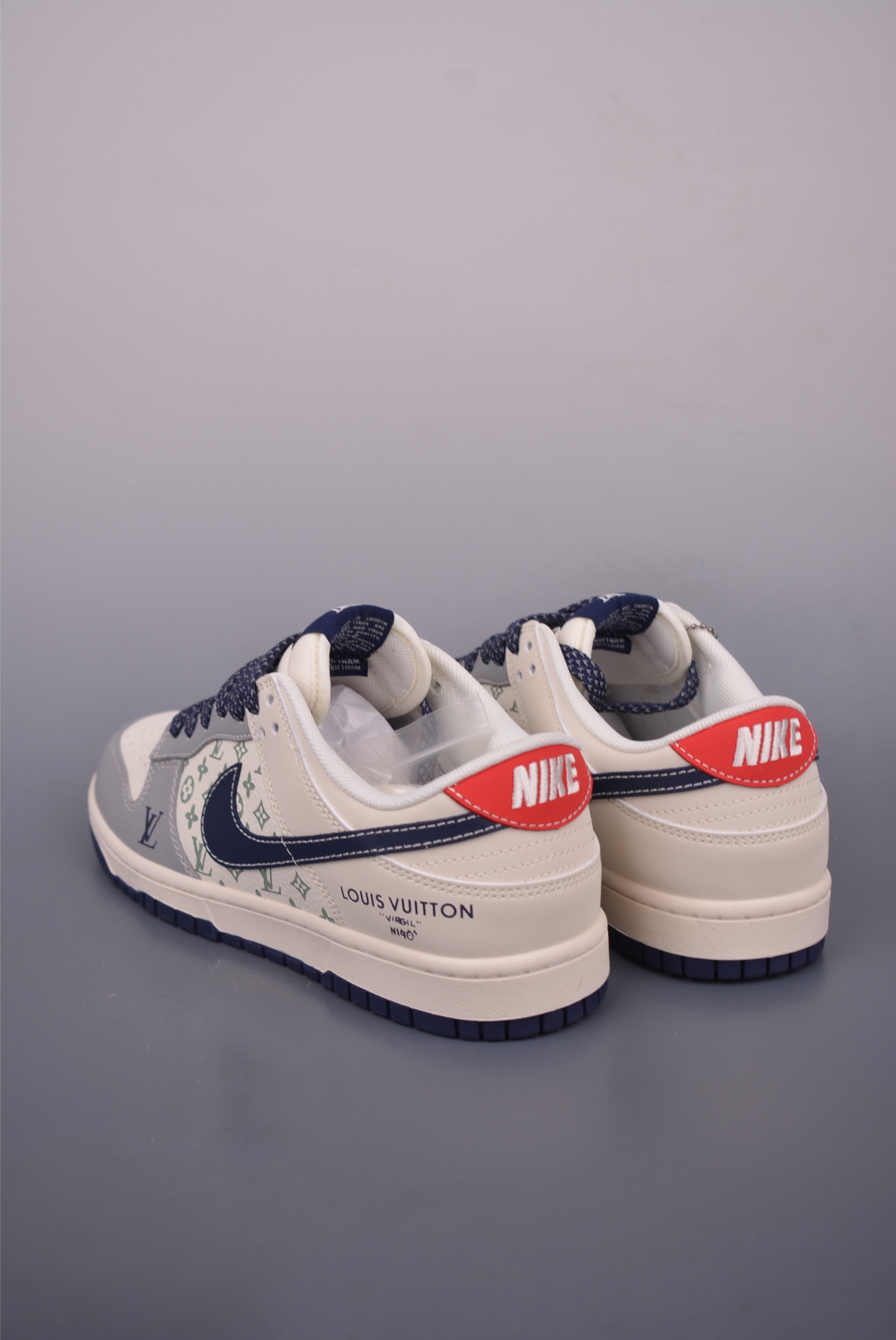 Nike SB Dunk Low Louis Vuitton Collaboration Sneakers 2 i1751060826319 7573 0 1