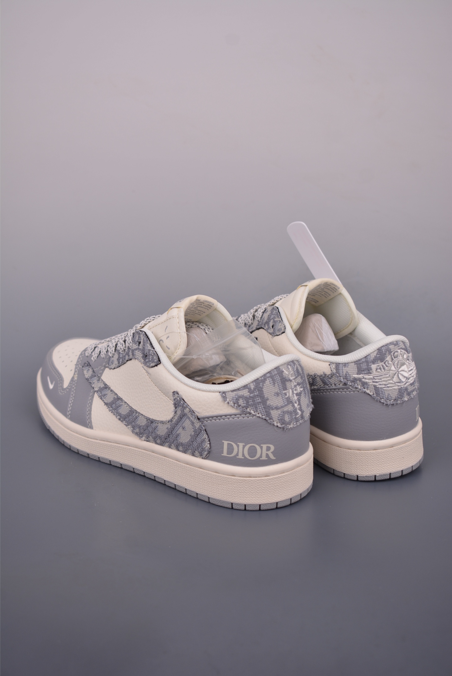 Fragment x Travis Scott x Dior Air Jordan 1 Low Sneakers - Limited Edition 2 i1751060918316 5739 0 1