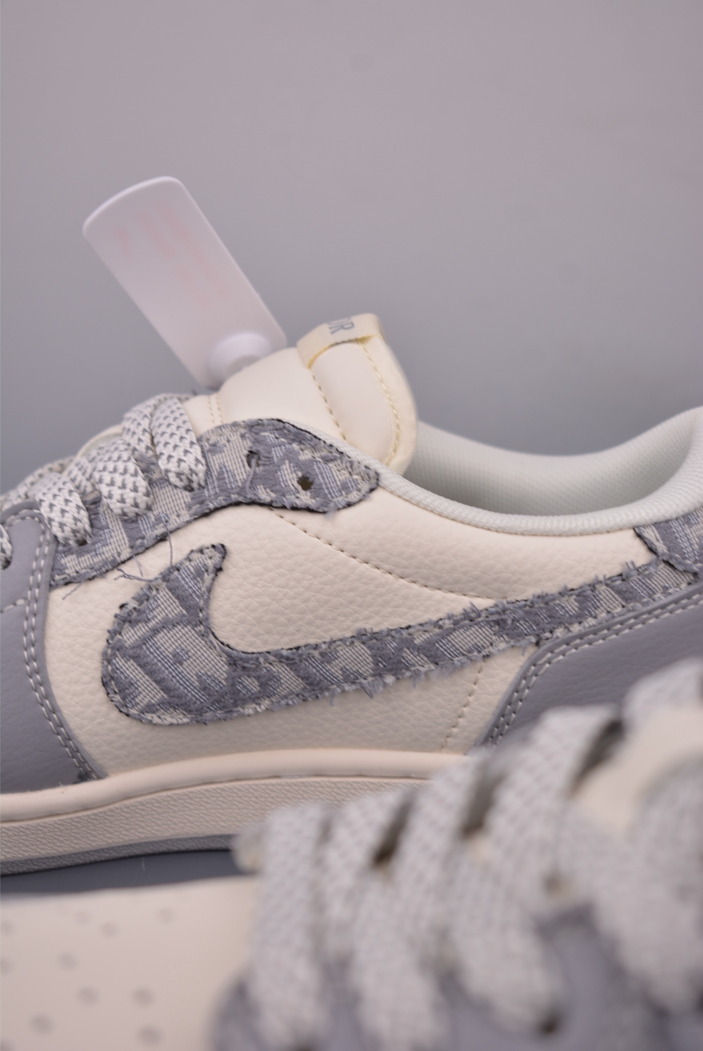 Fragment x Travis Scott x Dior Air Jordan 1 Low Sneakers - Limited Edition 8 i1751060918341 1313 0 7
