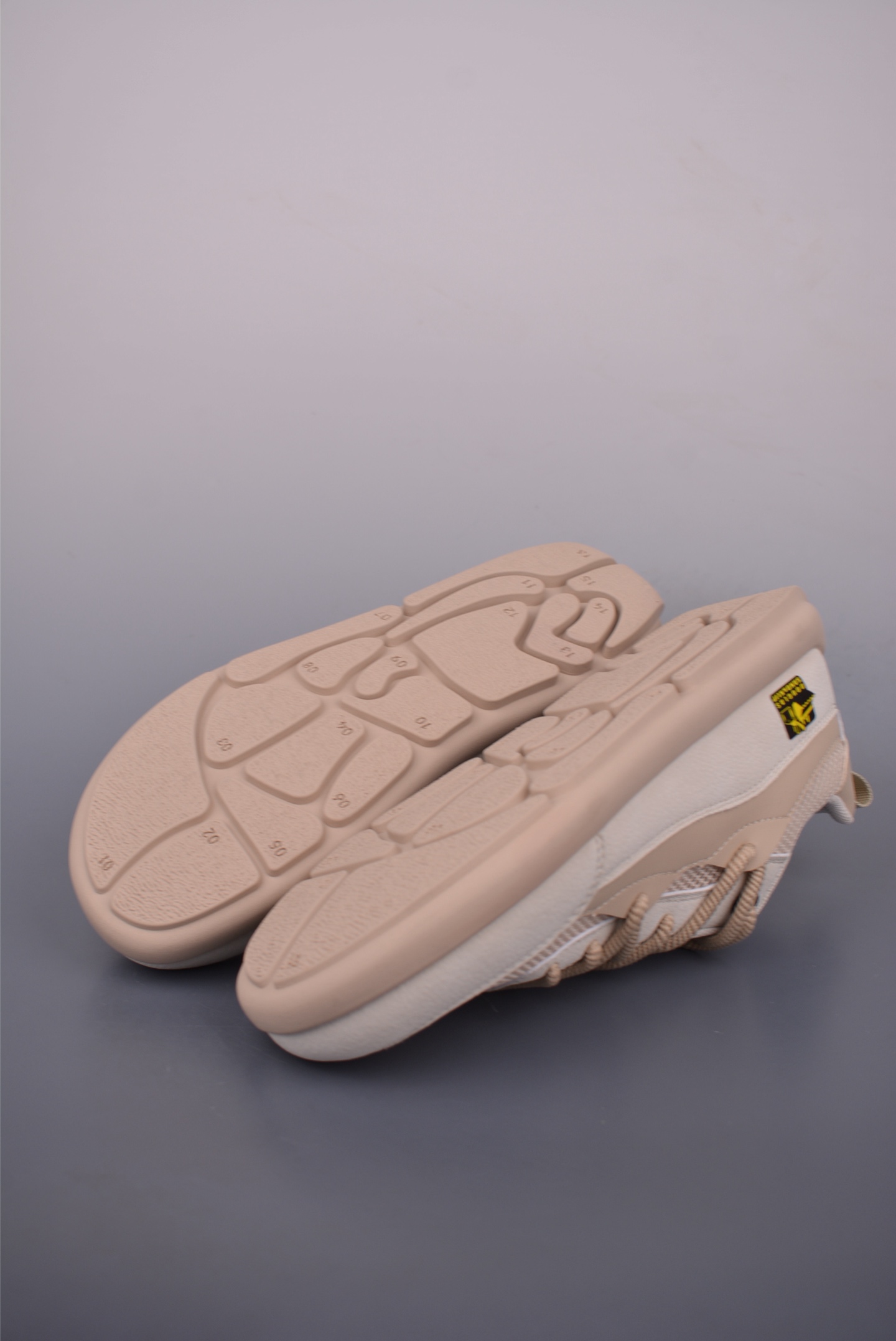 200 CAT卡特 户外夏季透气 休闲马丁靴系列 PWC442731