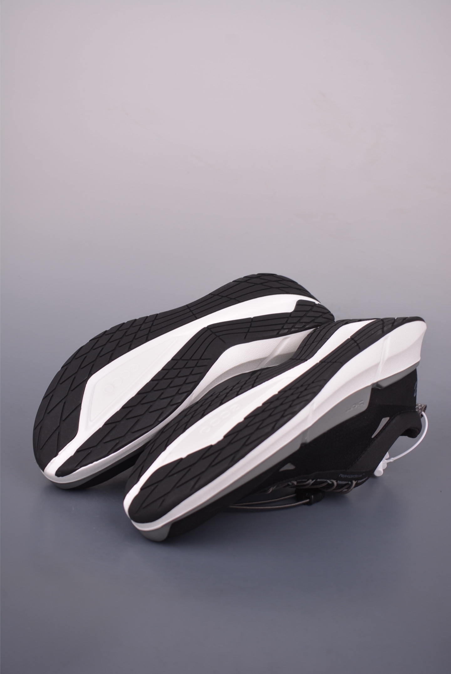 280 Ecco爱步男鞋2025年新款 拼接板鞋拼色 830874