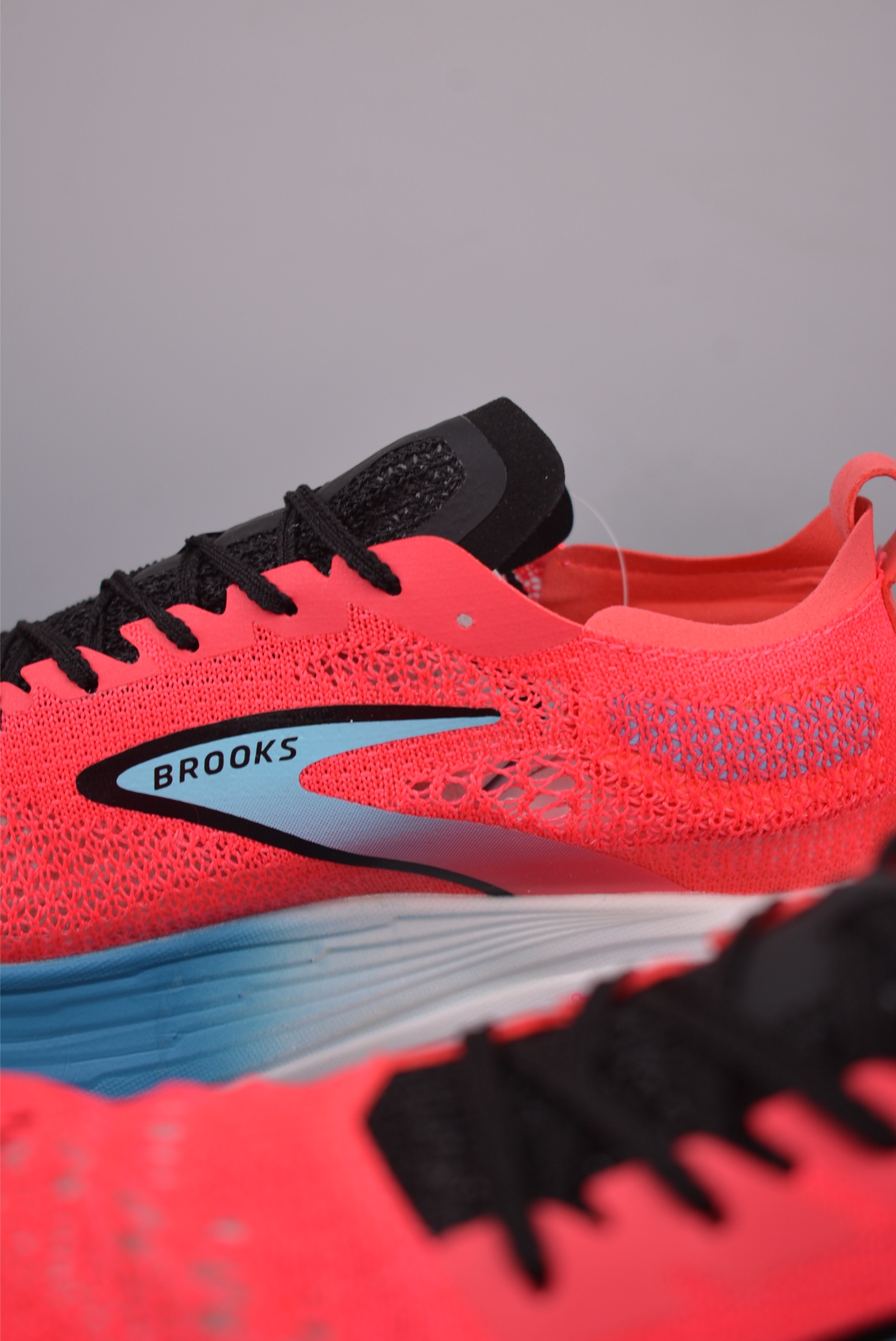 Brooks Hyperion Elite 4: Ultra-Light, Breathable Running Shoes for Peak Performance 9 i1751143979168 7003 0 7