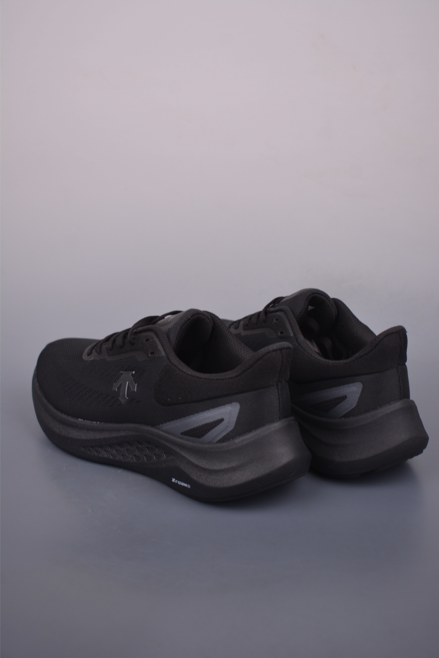 220 DESCENTE迪桑特 RUN STEP轻盈缓震透气鞋面 SQ123RRN14