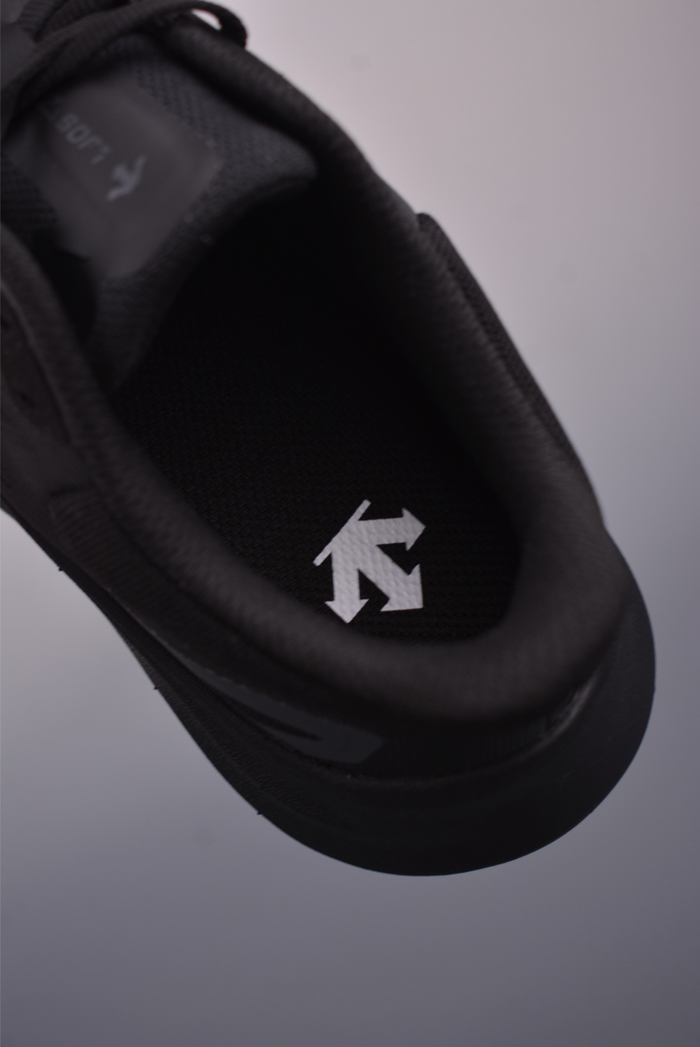 220 DESCENTE迪桑特 RUN STEP轻盈缓震透气鞋面 SQ123RRN14