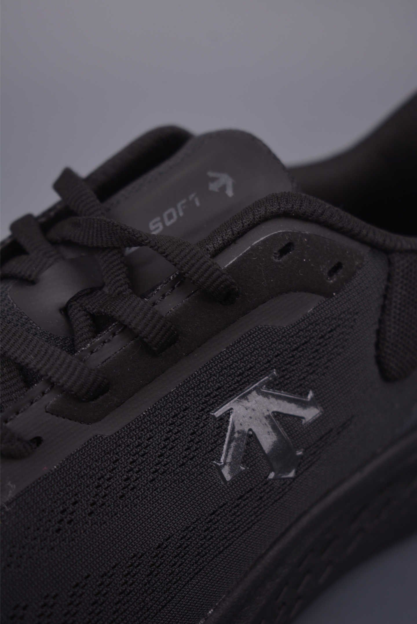 220 DESCENTE迪桑特 RUN STEP轻盈缓震透气鞋面 SQ123RRN14