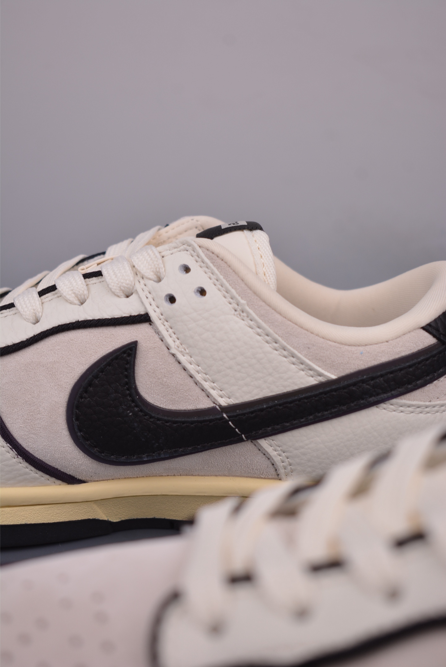 Nike SB Dunk Low Supreme Collab Cream White Sneakers Premium Quality & Comfort 8 i1751149504295 1305 0 7