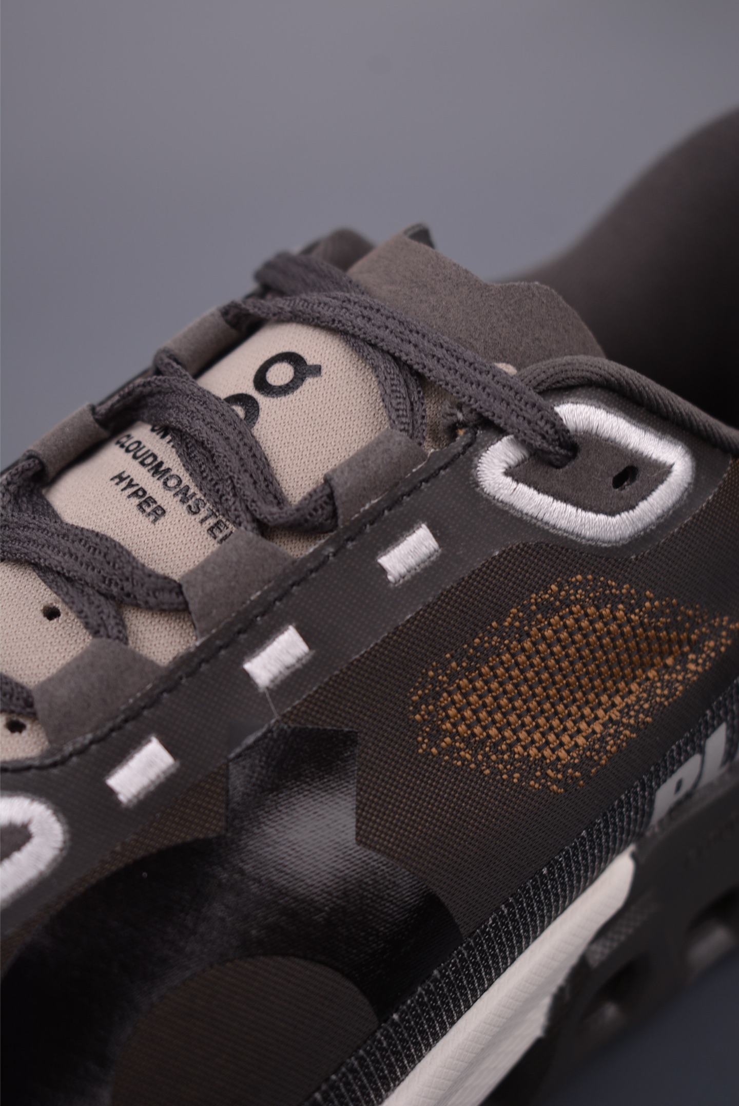 190 On昂跑 CloudMonster Hyper PLS TL 户外街头机能风跑步鞋 3MF10513328