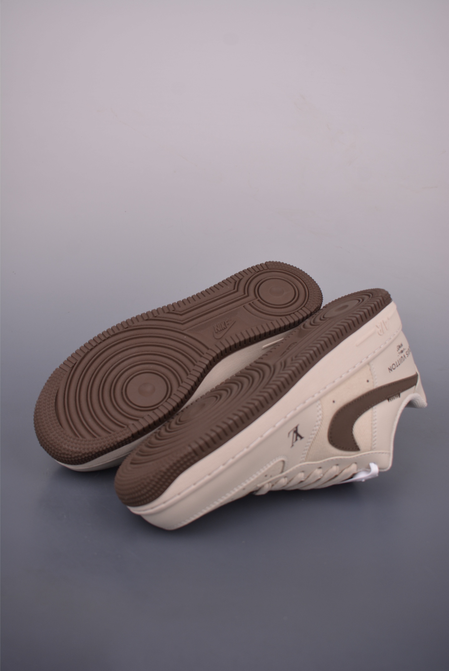 260 Nike Air Force 1 Low LV联名 QW5836-004