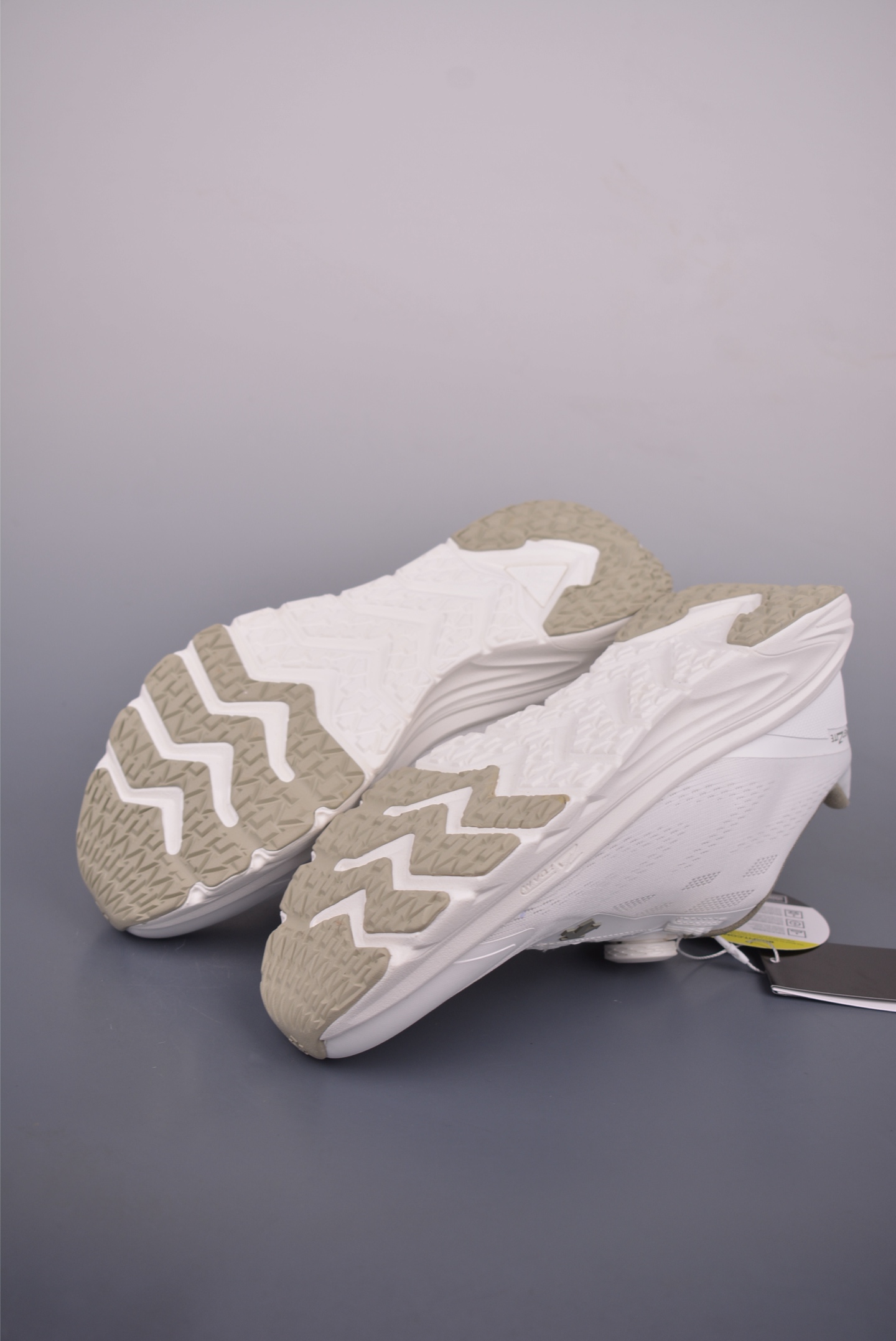 Descente Ease Wire Men's Trail Running Shoes - Waterproof & Lightweight 4 i1751322467651 6400 0 2