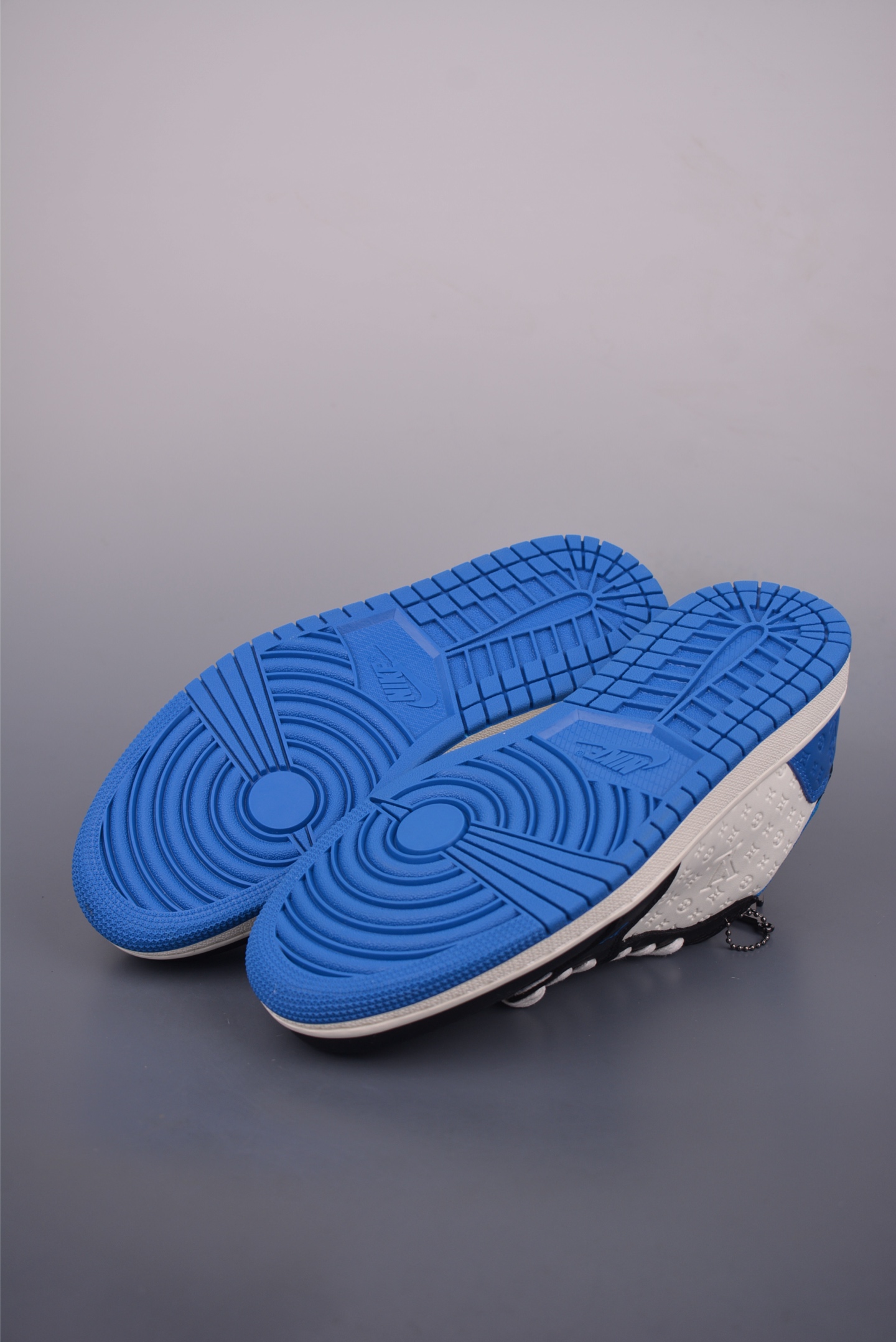 Louis Vuitton Trainer Sneaker Low Casual Athletic Shoes-Fashionable & Versatile 4 i1751323058387 3727 0 2