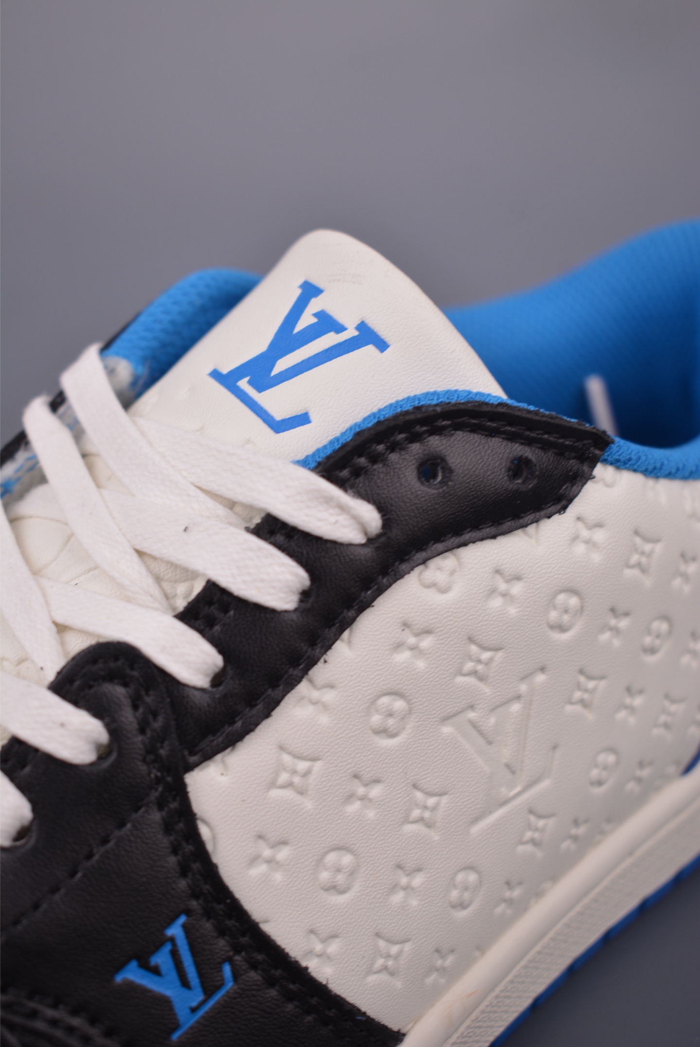 Louis Vuitton Trainer Sneaker Low Casual Athletic Shoes-Fashionable & Versatile 8 i1751323072348 2459 0 6