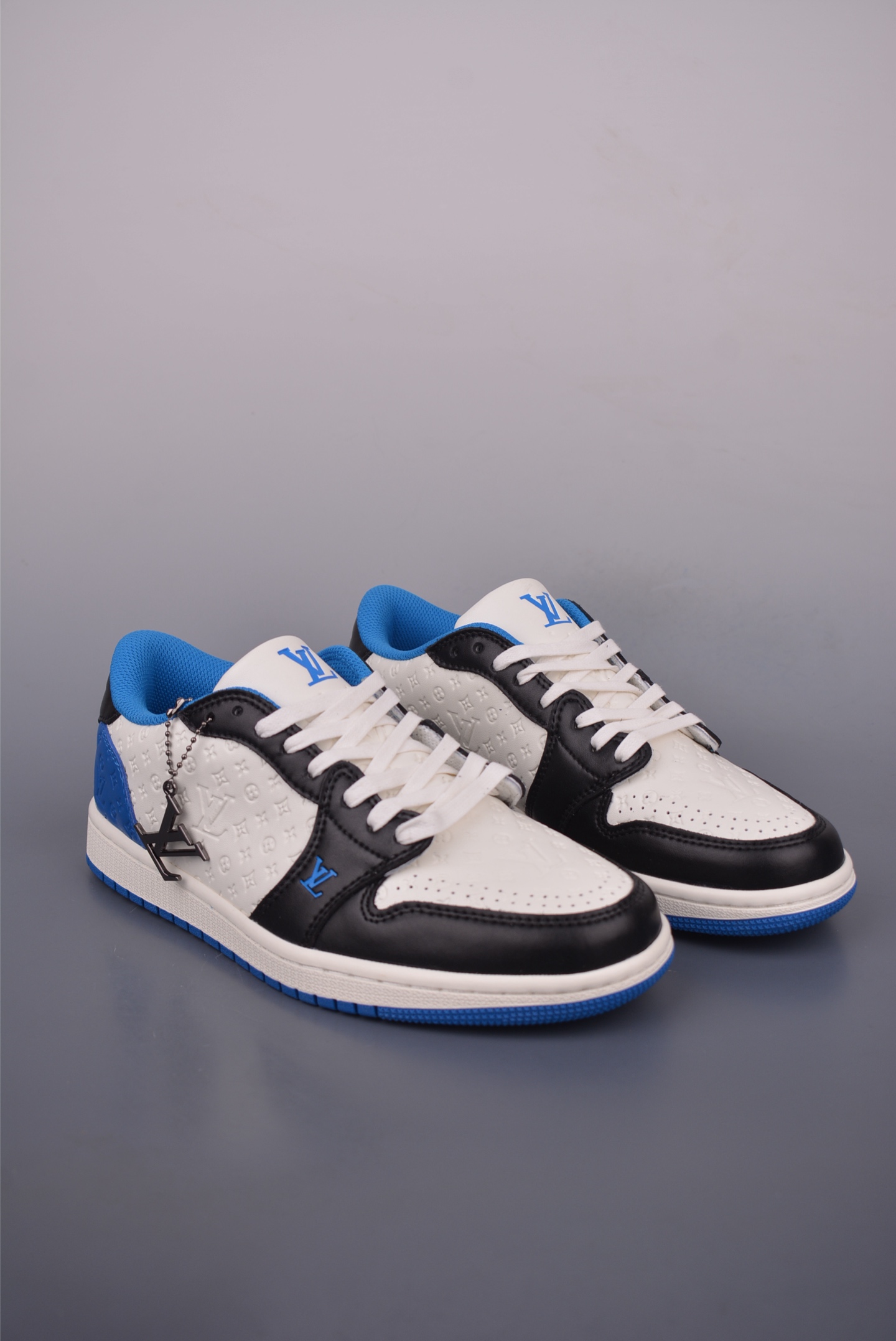 Louis Vuitton Trainer Sneaker Low Casual Athletic Shoes-Fashionable & Versatile 2 i1751323072368 3899 0 0