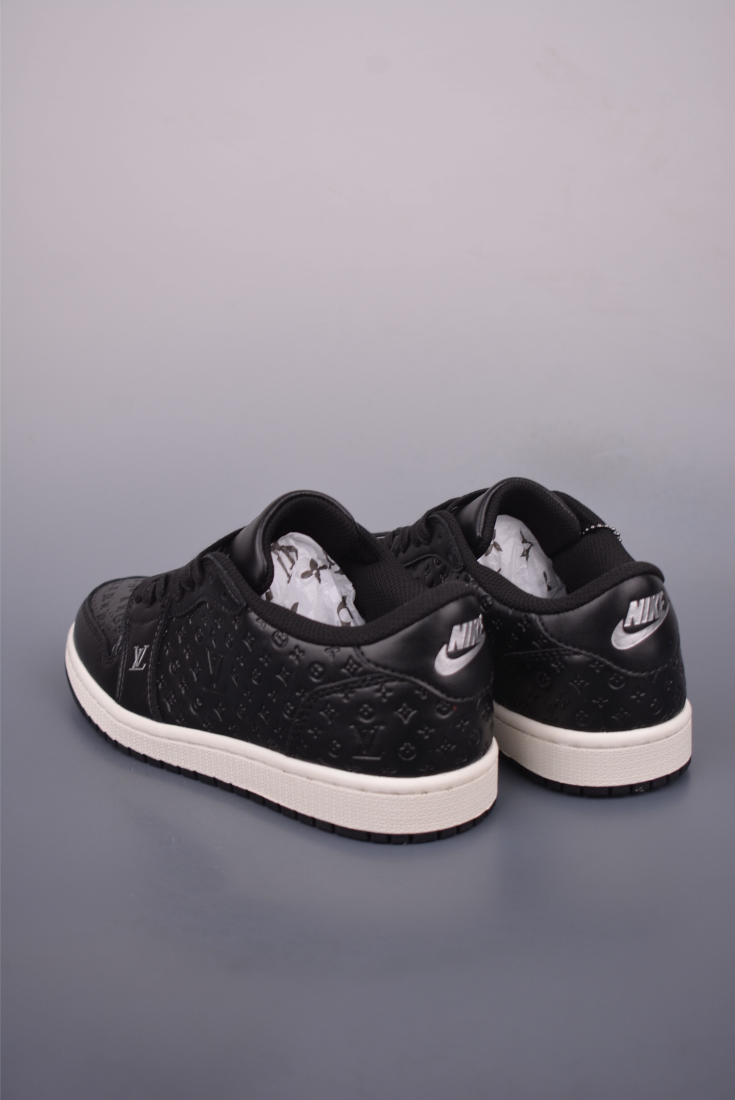 Louis Vuitton Trainer Sneaker Low Black Leather, Size 39-45 2 i1751323083706 9086 0 1