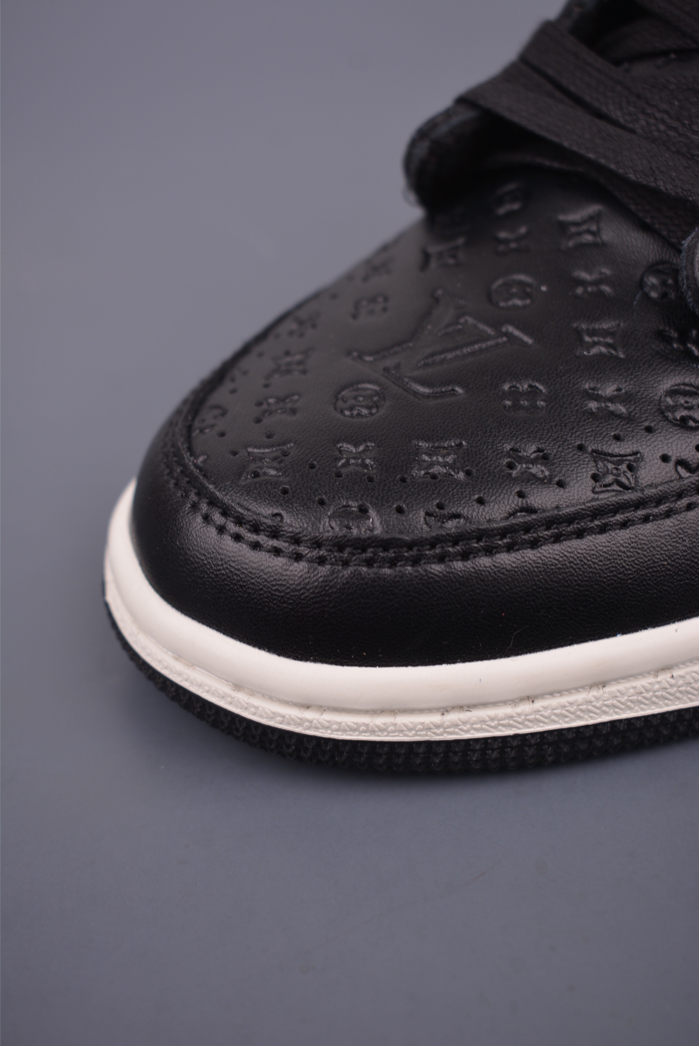 Louis Vuitton Trainer Sneaker Low Black Leather, Size 39-45 6 i1751323086776 7296 0 5