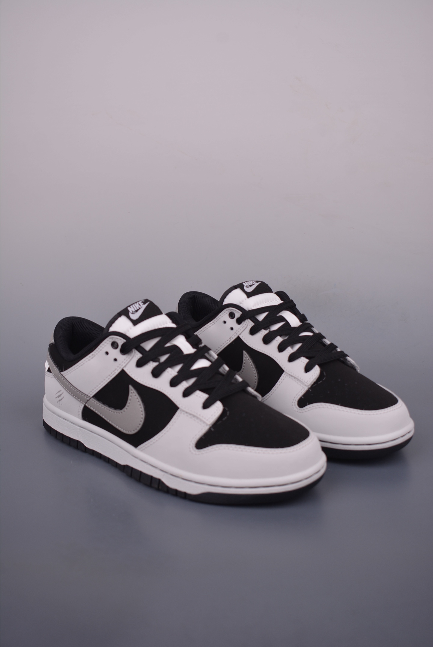 Nike SB Dunk Low Trailblazer Black White Sneakers WB0414-002 1 i1751324074873 9436 0 0