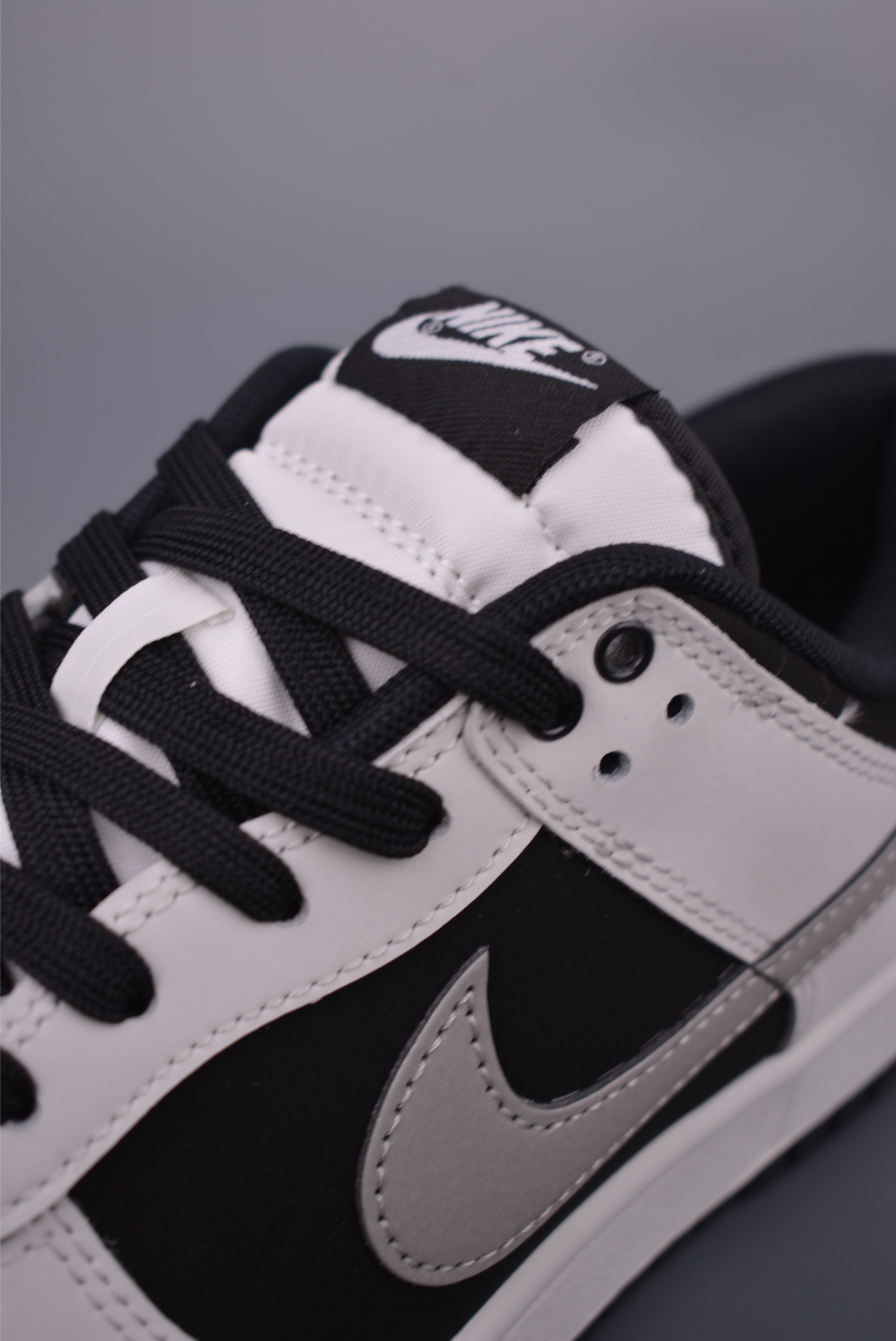 Nike SB Dunk Low Trailblazer Black White Sneakers WB0414-002 7 i1751324074893 7365 0 6