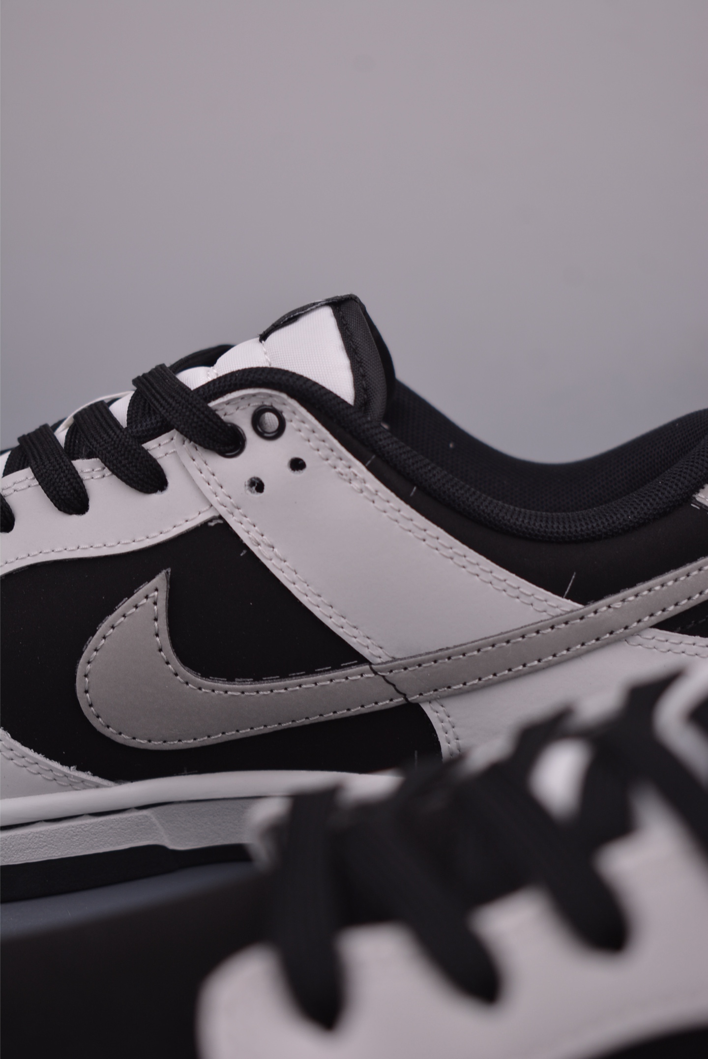 Nike SB Dunk Low Trailblazer Black White Sneakers WB0414-002 8 i1751324076512 9548 0 7