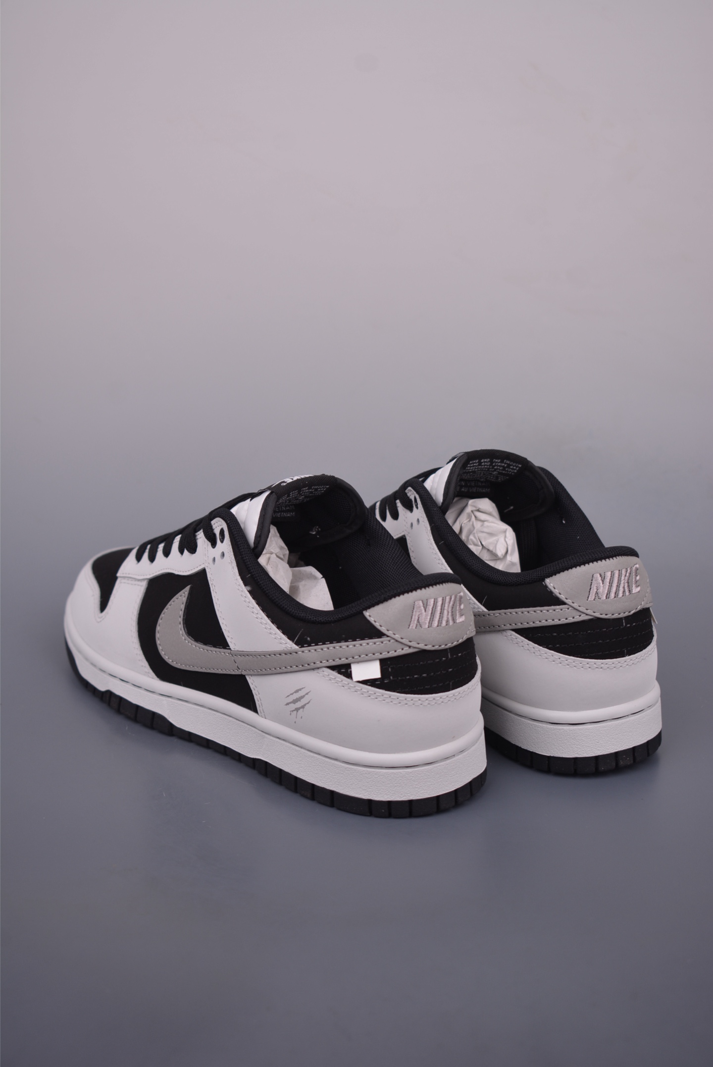 Nike SB Dunk Low Trailblazer Black White Sneakers WB0414-002 2 i1751324076532 6736 0 1