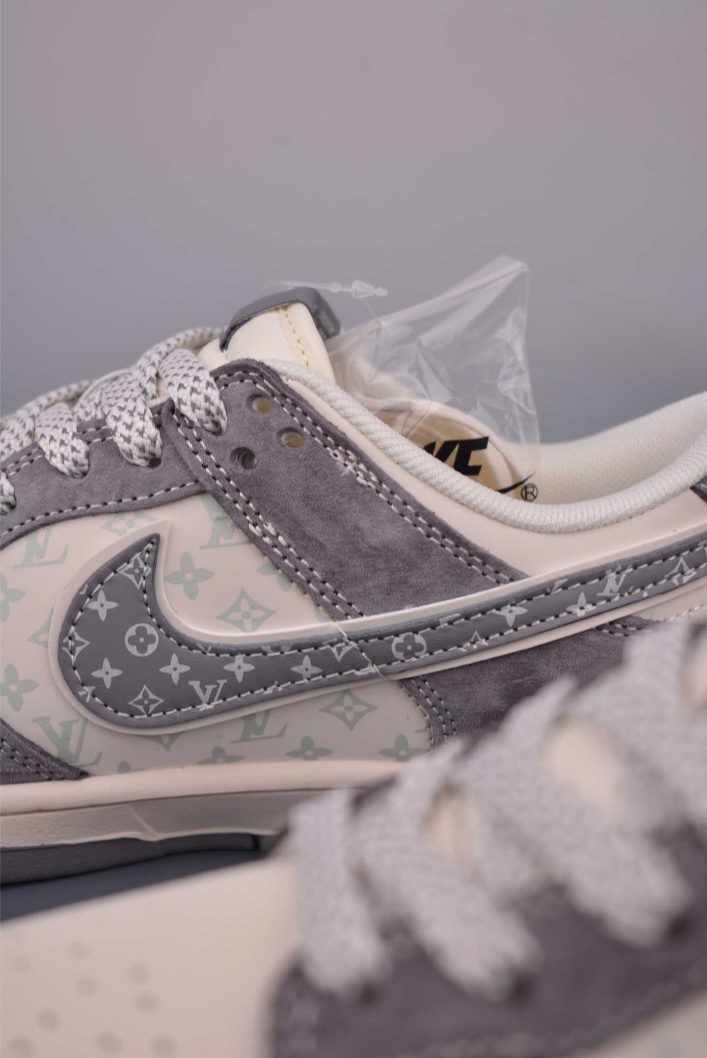Nike SB Dunk Low Louis Vuitton Collaboration Premium Leather Sneakers 8 i1751324197525 3097 0 7