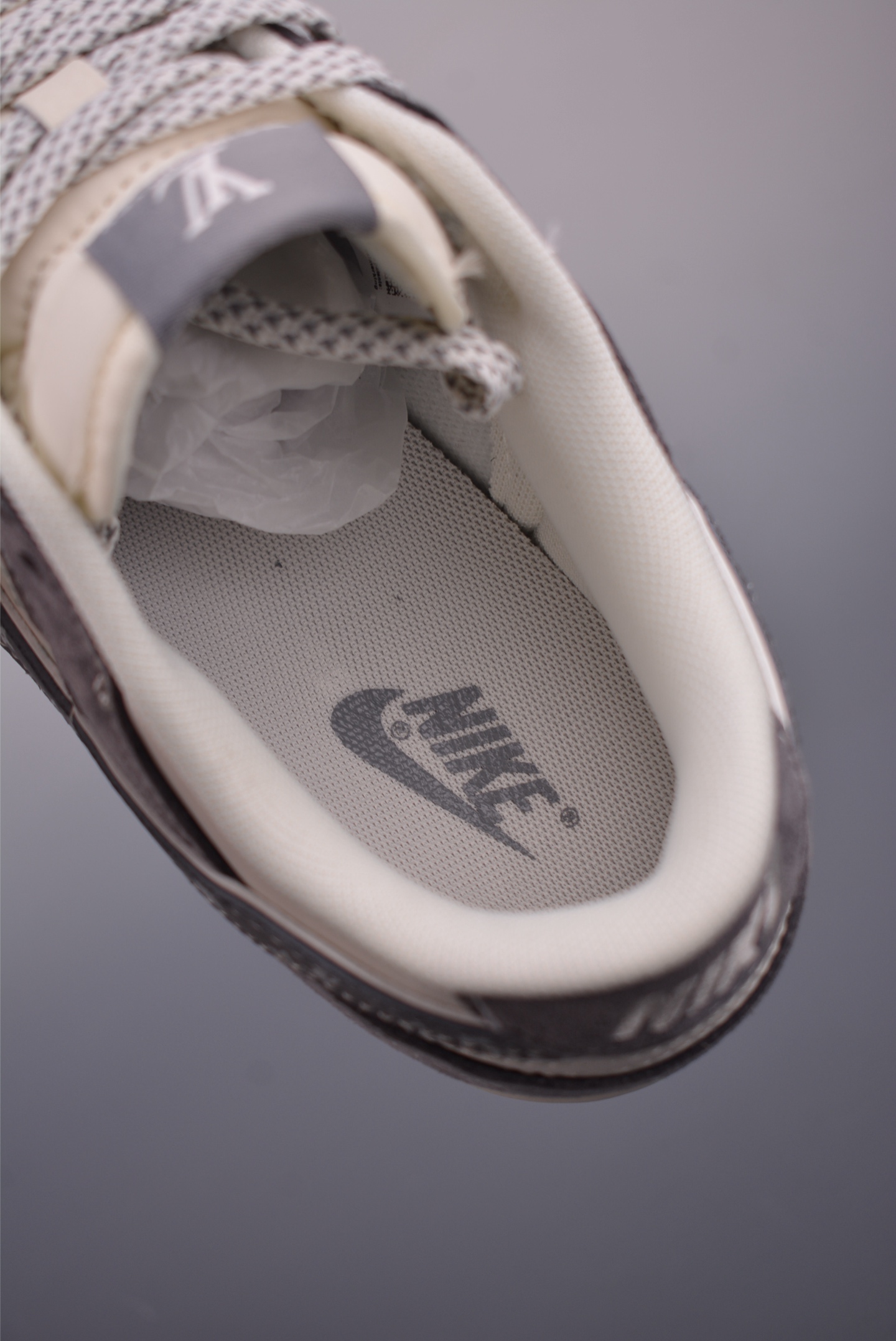 Nike SB Dunk Low Louis Vuitton Collaboration Premium Leather Sneakers 9 i1751324199482 4424 0 8