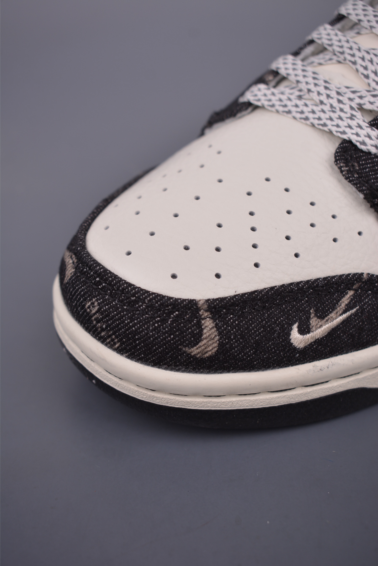 Nike SB Dunk Low Supreme Collab, Premium Leather, Original Design 7 i1751324270754 1503 0 5