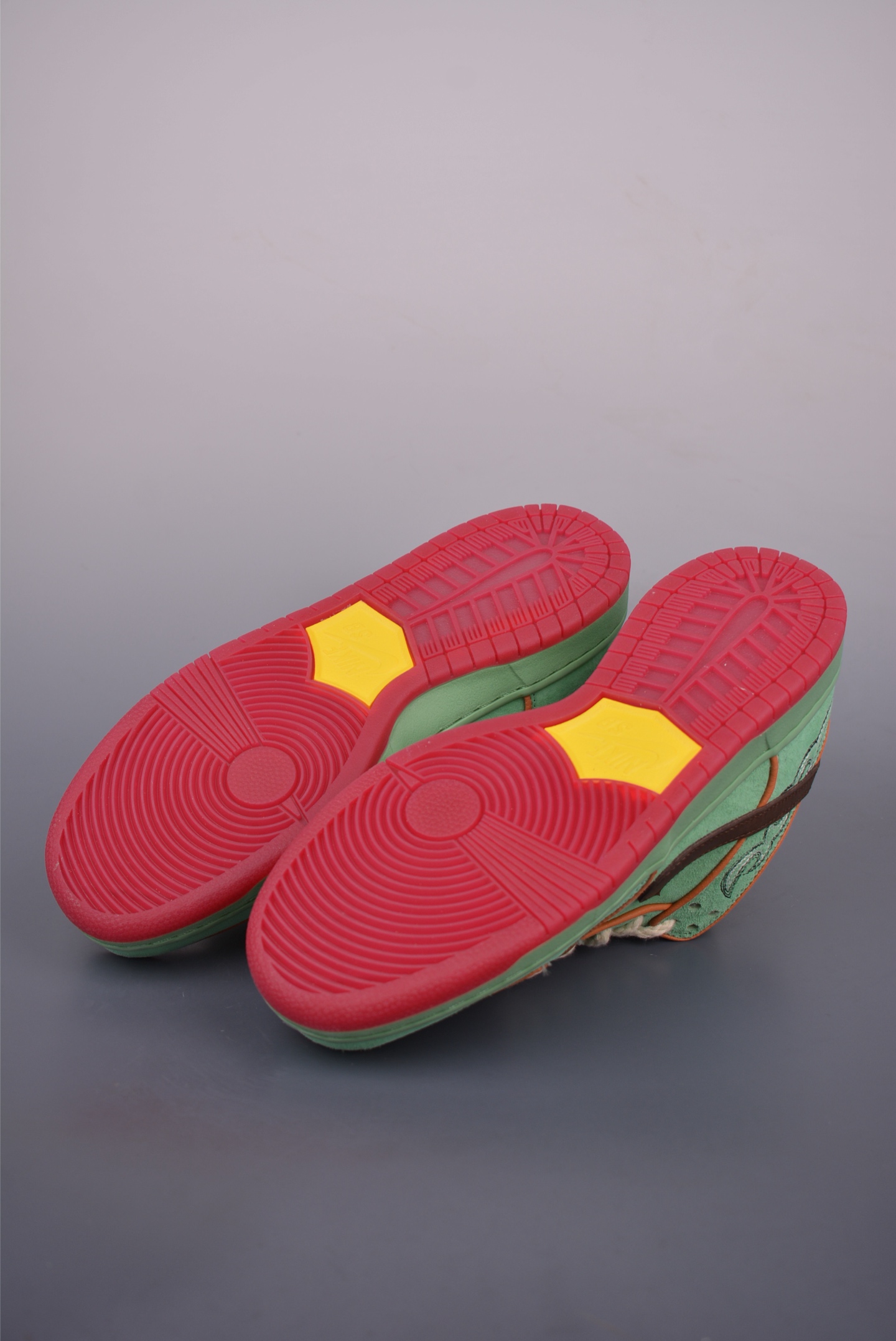 Nike SB Dunk Low Shenron: Exclusive Edition Sneakers for Ultimate Style 4 i1751324478265 3997 0 2