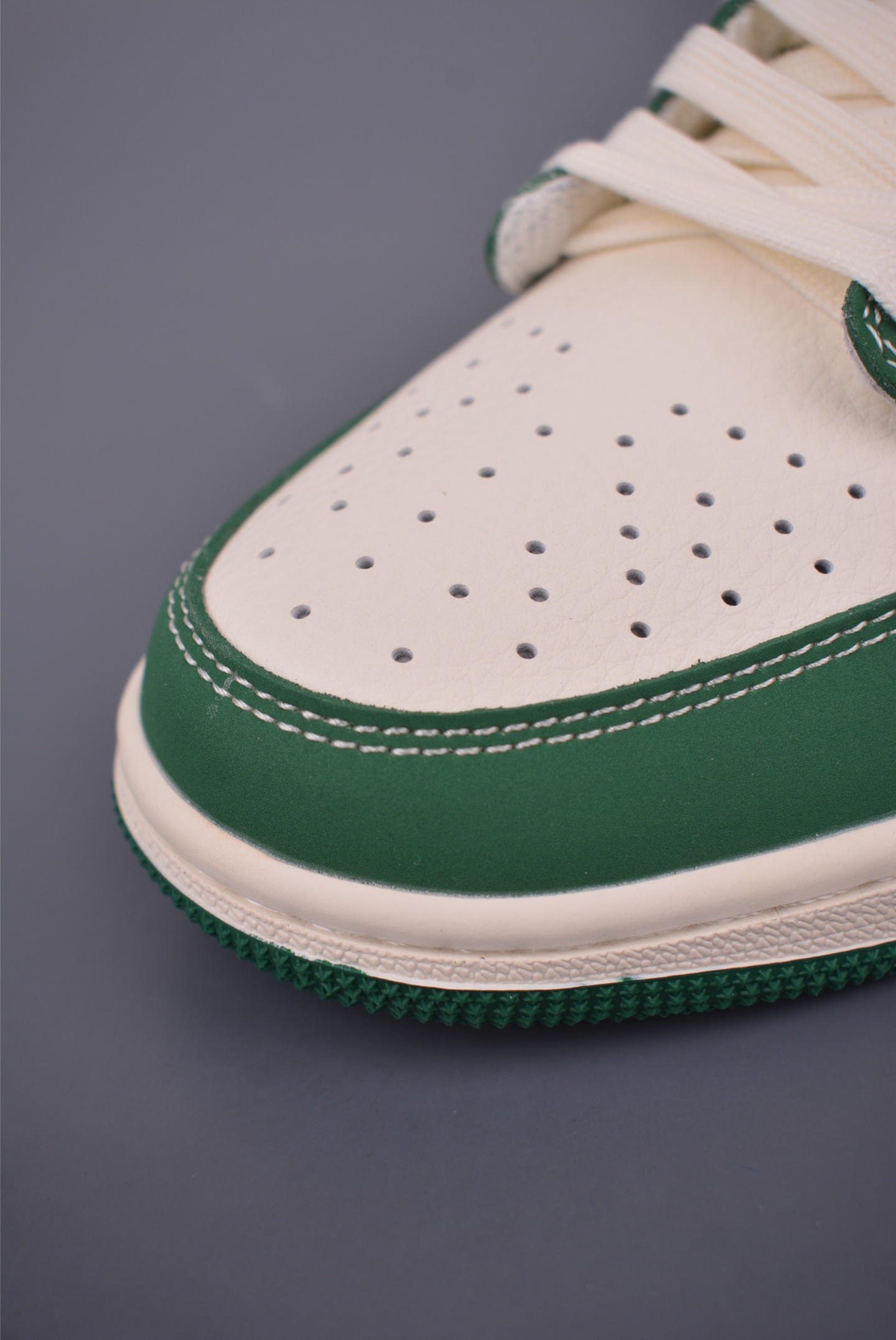 Louis Vuitton Air Jordan 1 Low Green/White Sneakers - Limited Edition Collab 7 i1751324527726 8352 0 5