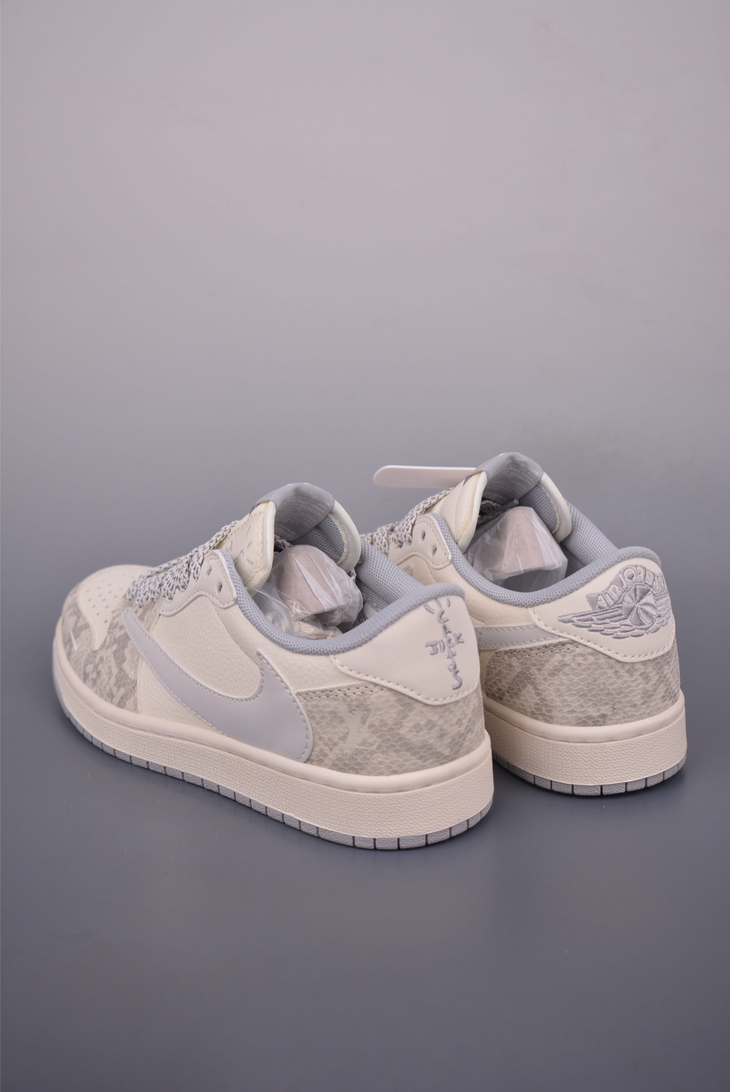 Fragment x Travis Scott x Louis Vuitton Air Jordan 1 Low - Designer Sneakers 2 i1751324625864 975 0 1