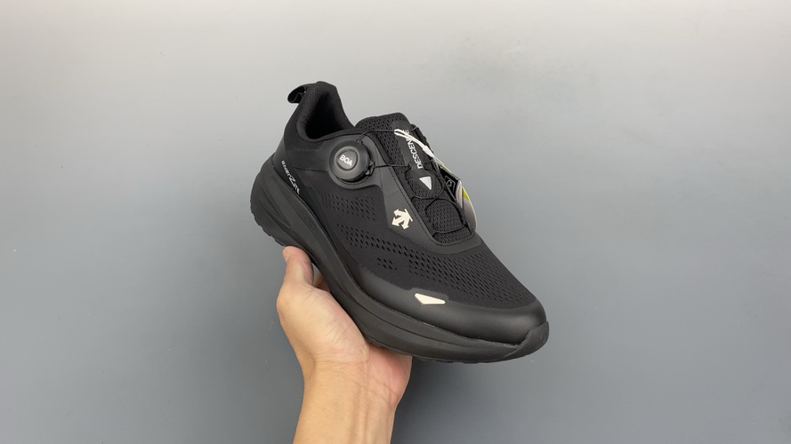 Descente Lavitate Wire 3.0 Lightweight, Cushioned, Breathable Men's Shoes