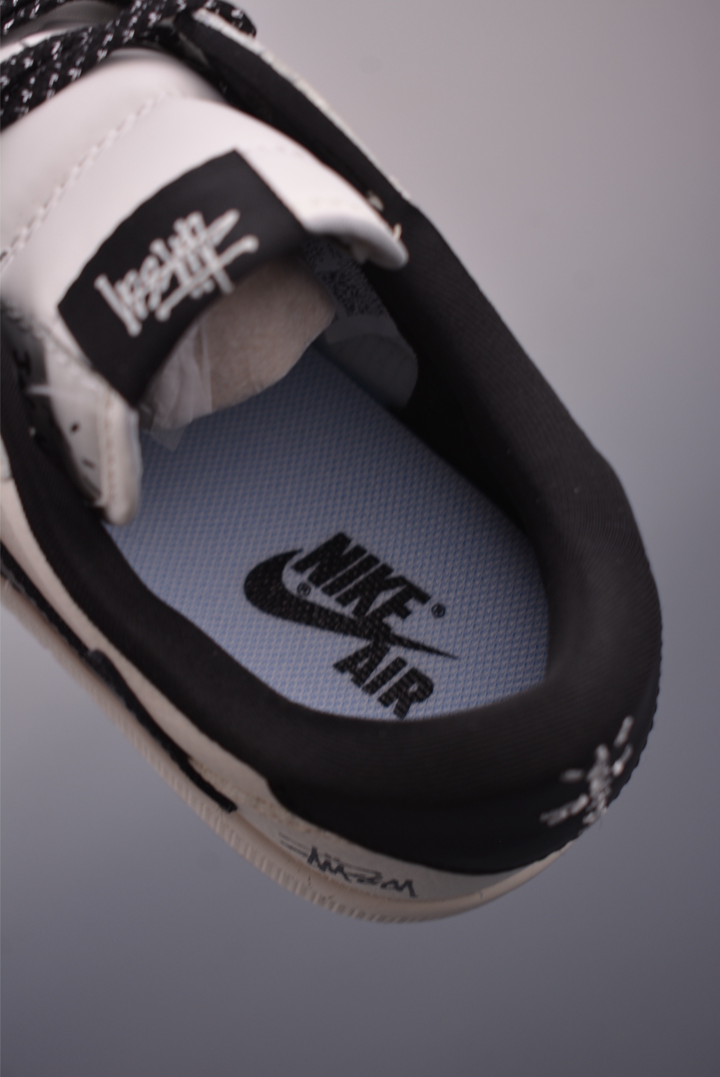 Fragment x Travis Scott x Air Jordan 1 Low: Stylish Sneakers for Everyday Wear 9 i1751327869089 4922 0 8