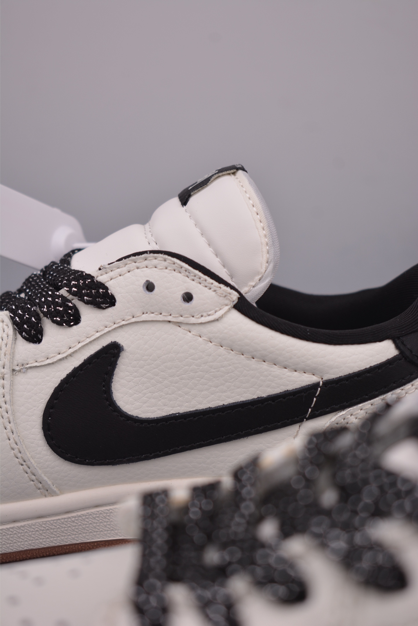 Fragment x Travis Scott x Air Jordan 1 Low: Stylish Sneakers for Everyday Wear 8 i1751327869092 9190 0 7