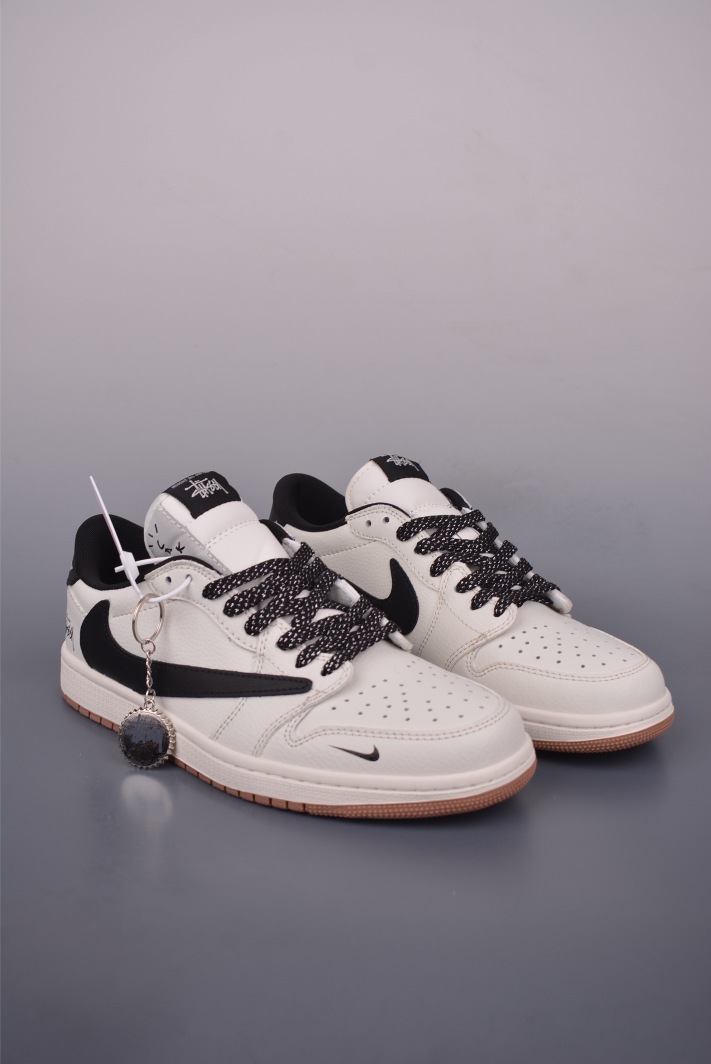 Fragment x Travis Scott x Air Jordan 1 Low: Stylish Sneakers for Everyday Wear 1 i1751327874356 6884 0 0