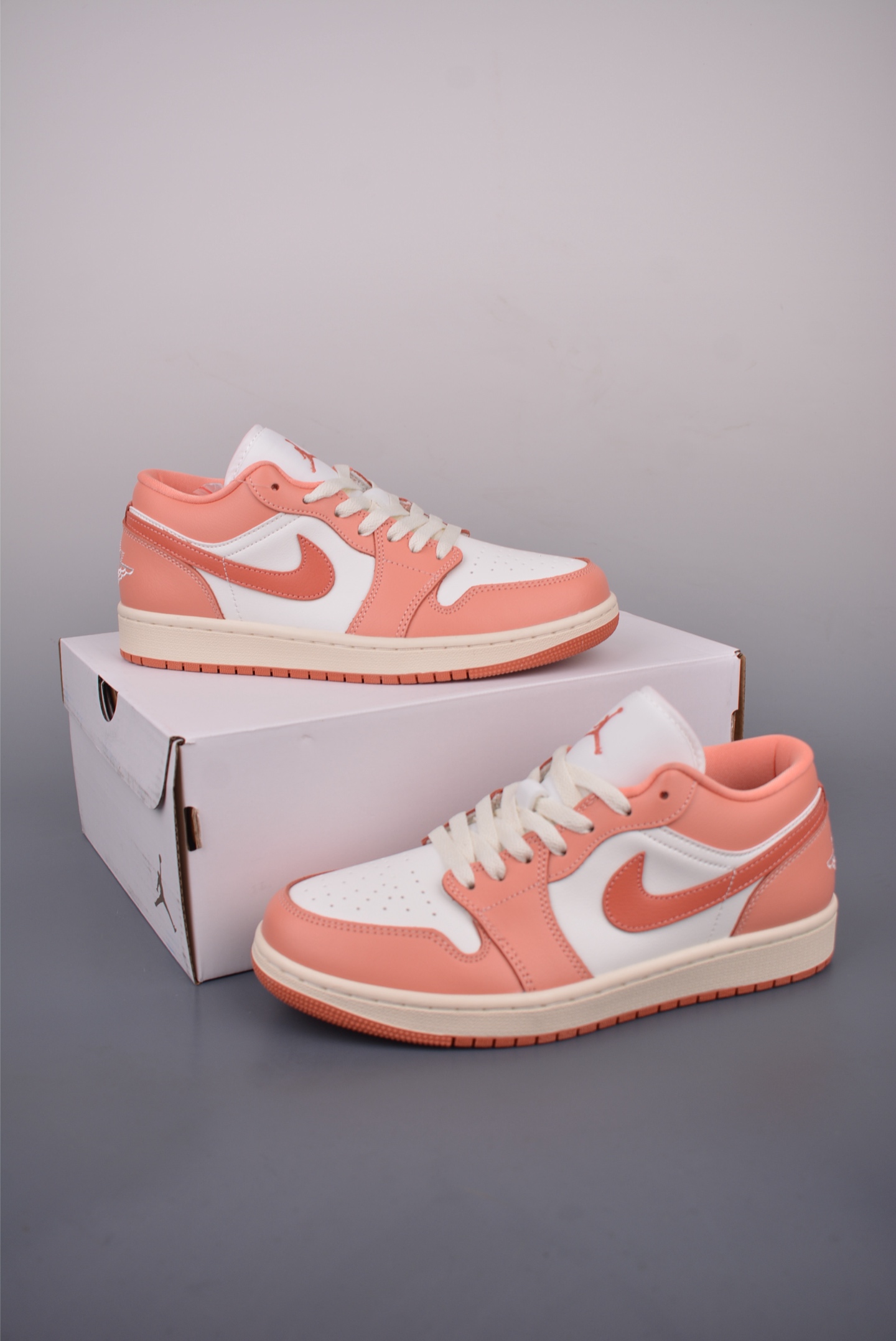 200 Air Jordan 1 Low 白粉 AJ1乔1低帮休闲板鞋 DC0774-180-Chinese UA Cheap High Quatity Brand Clothes Bags handbags Sneakers wholesale wholesaler seller from China Factory suppliers Fashion Clothing Shoes best Quality Beautiful Price 200 Air Jordan 1 Low 白粉 AJ1乔1低帮休闲板鞋 DC0774-180