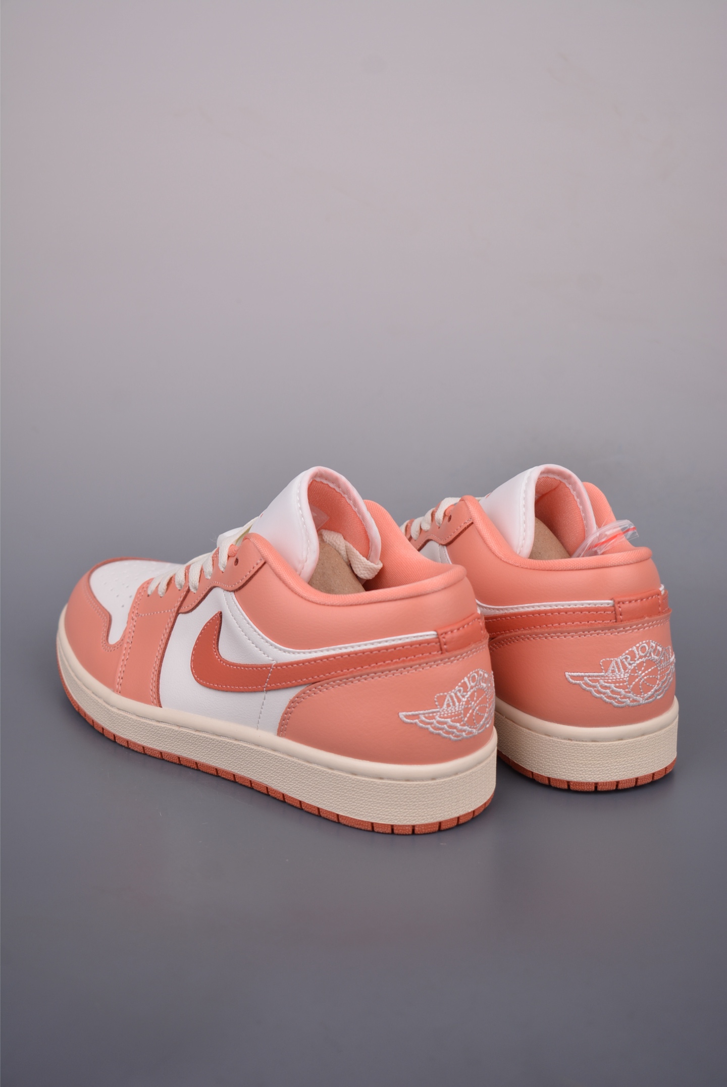 200 Air Jordan 1 Low 白粉 AJ1乔1低帮休闲板鞋 DC0774-180-Chinese UA Cheap High Quatity Brand Clothes Bags handbags Sneakers wholesale wholesaler seller from China Factory suppliers Fashion Clothing Shoes best Quality Beautiful Price 200 Air Jordan 1 Low 白粉 AJ1乔1低帮休闲板鞋 DC0774-180