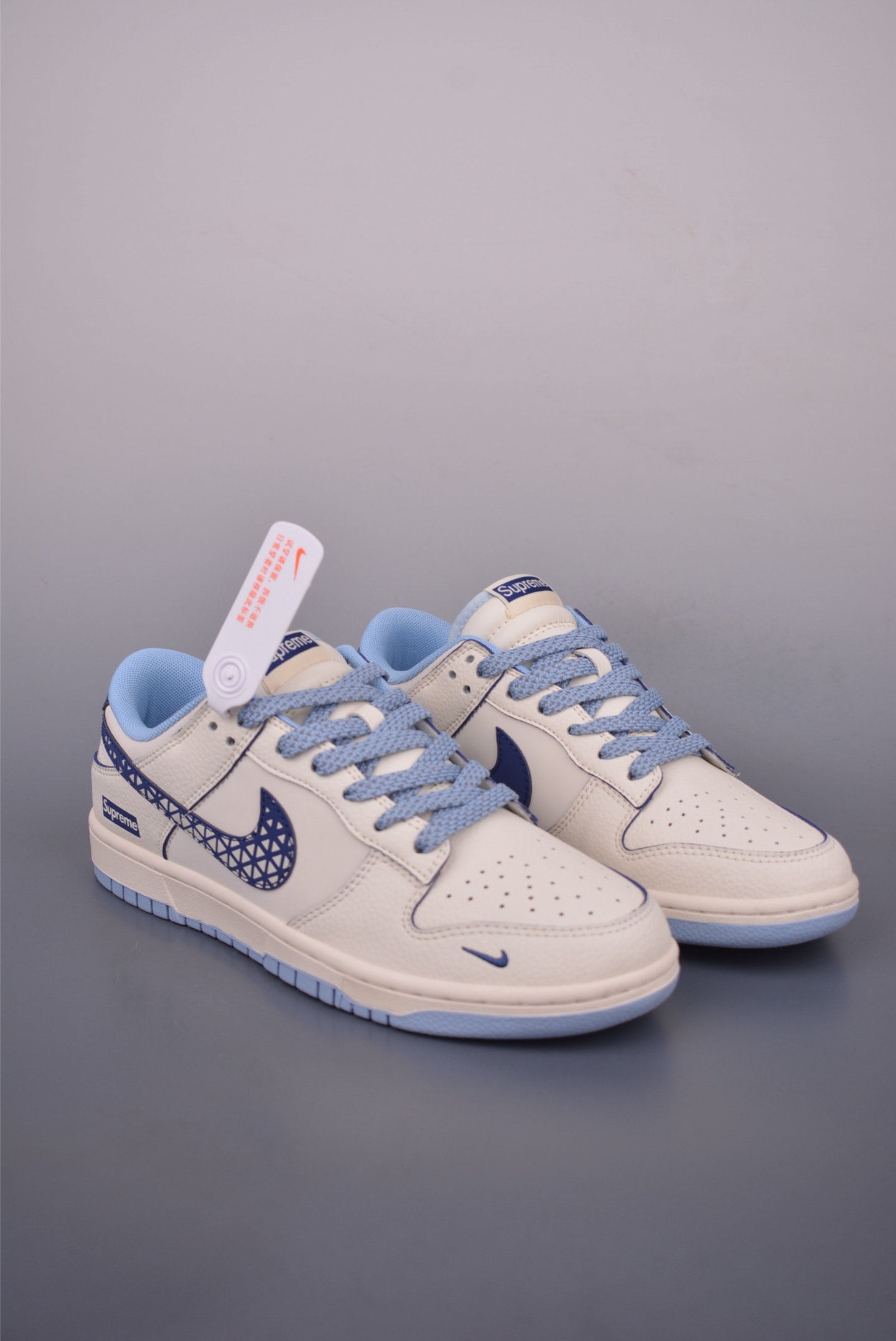 Nike SB Dunk Low Supreme Collab Cream and Navy Blue Men's Sneakers 2 i1751398087966 514 0 0