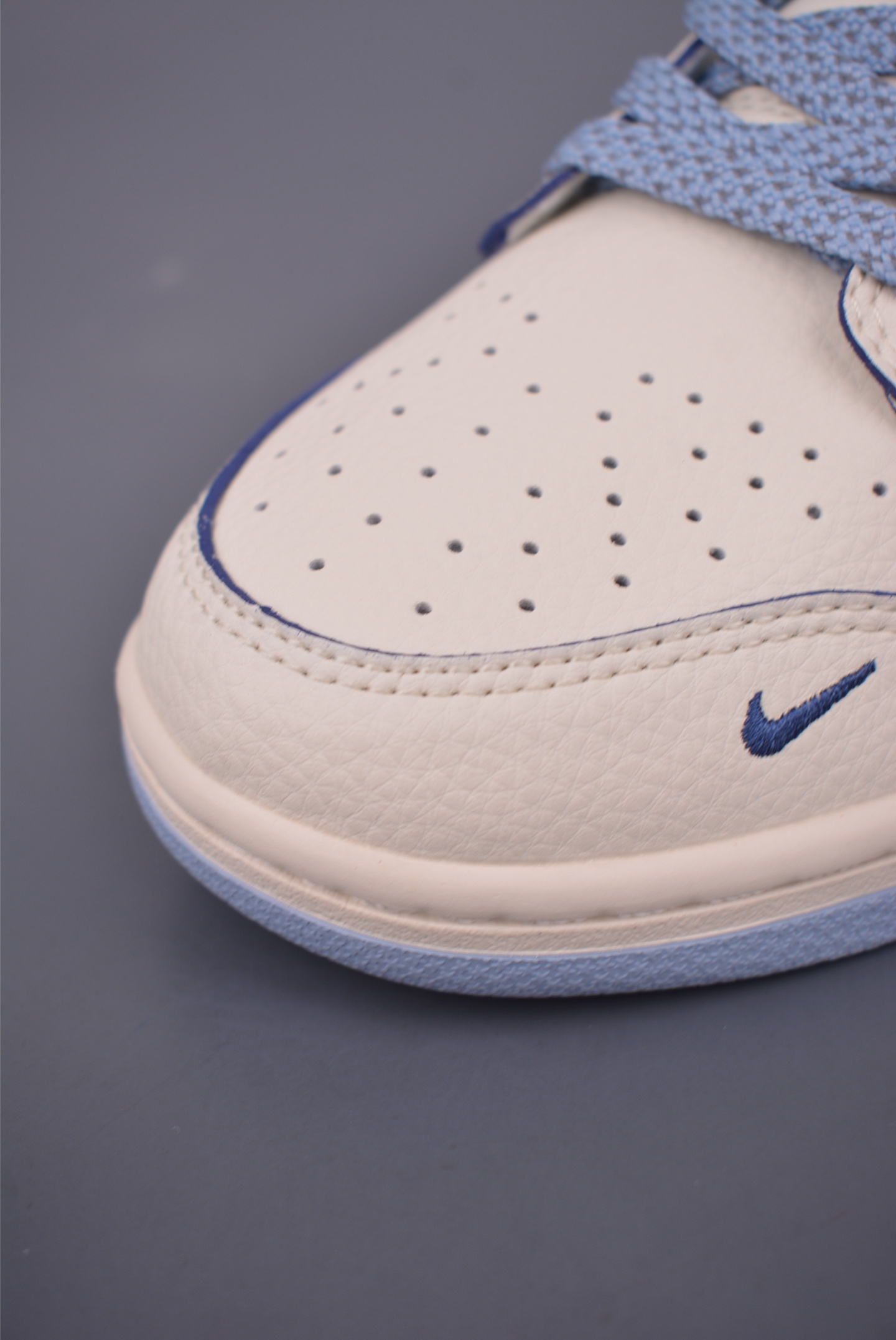 Nike SB Dunk Low Supreme Collab Cream and Navy Blue Men's Sneakers 7 i1751398091053 5165 0 5