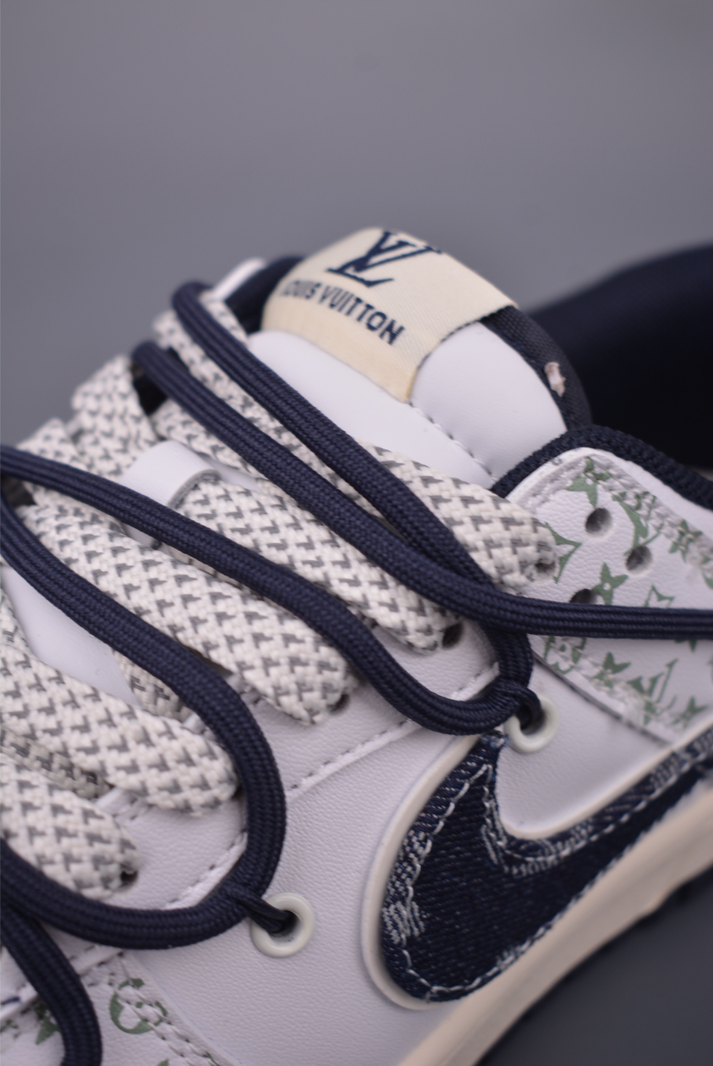 Nike SB Dunk Low Louis Vuitton Custom Sneakers - Stylish & Unique 8 i1751398447703 6236 0 6
