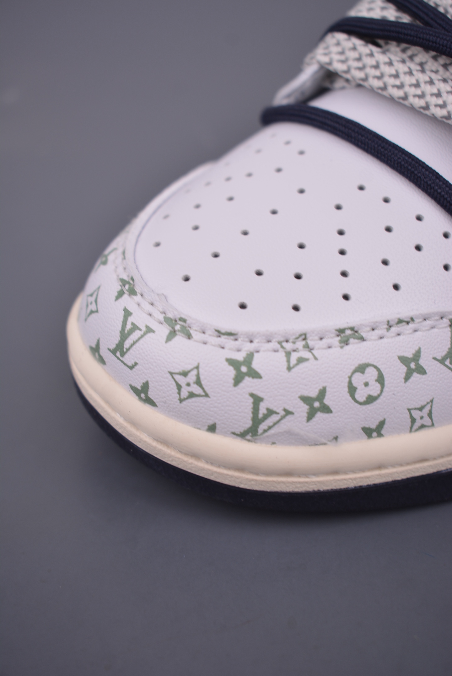 Nike SB Dunk Low Louis Vuitton Custom Sneakers - Stylish & Unique 7 i1751398447724 1857 0 5