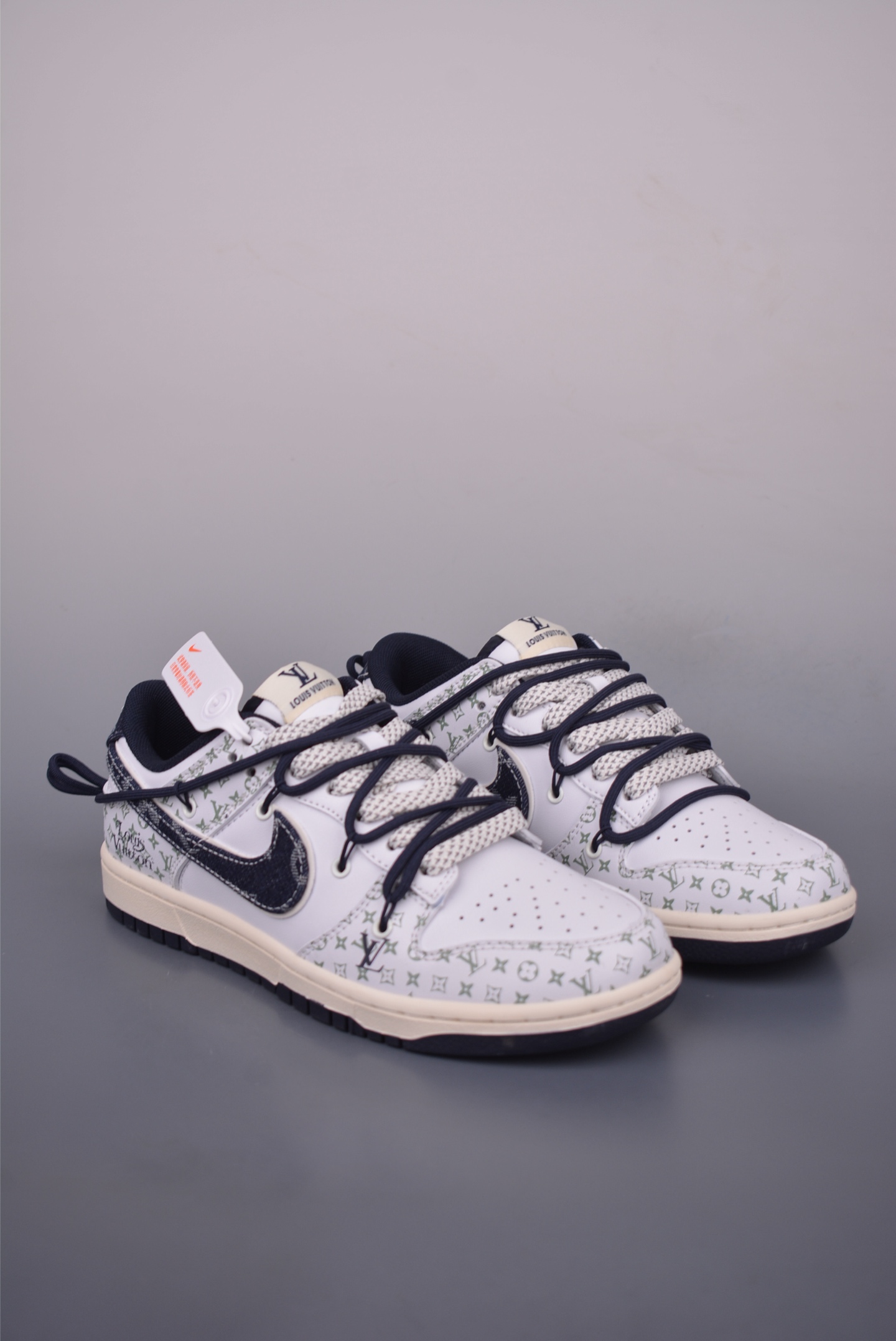 Nike SB Dunk Low Louis Vuitton Custom Sneakers - Stylish & Unique 2 i1751398455809 1308 0 0