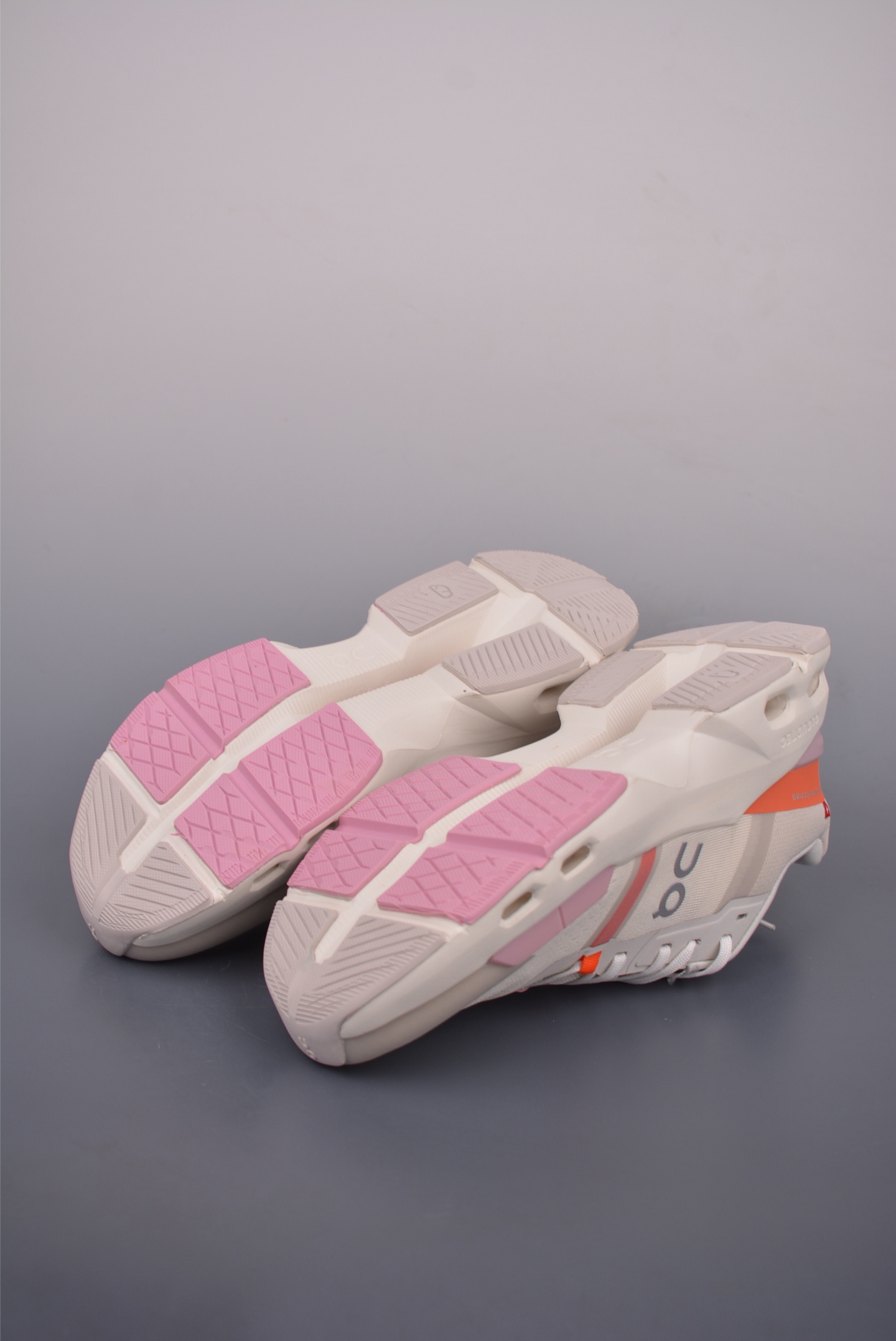 On Running Cloudmonster Hyper PLS TL Women's Running Shoes - Style & Comfort 4 i1751494222639 1402 0 2