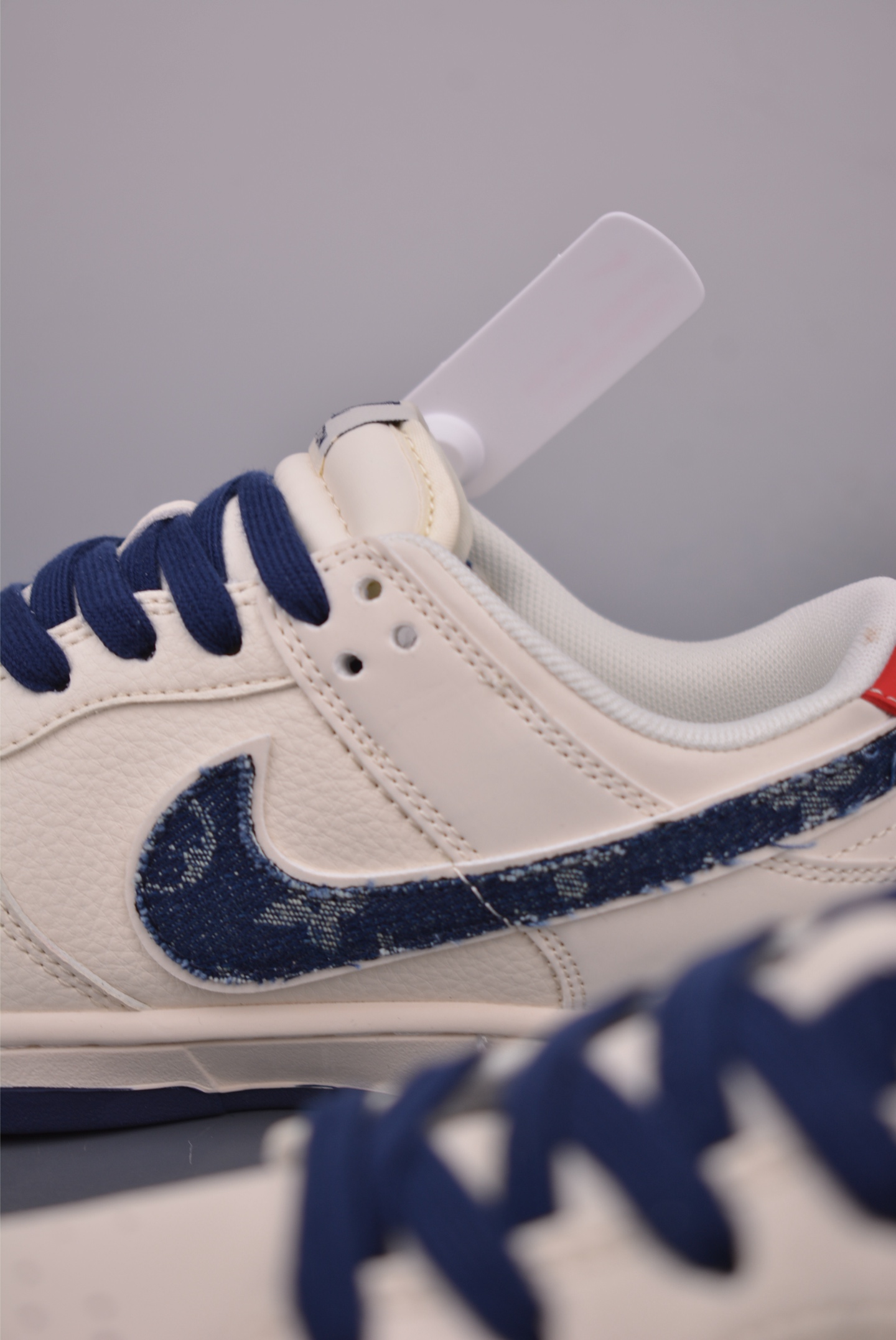 Nike SB Dunk Low x Louis Vuitton Cream Blue Sneakers - Limited Edition 8 i1751496054260 2998 0 7