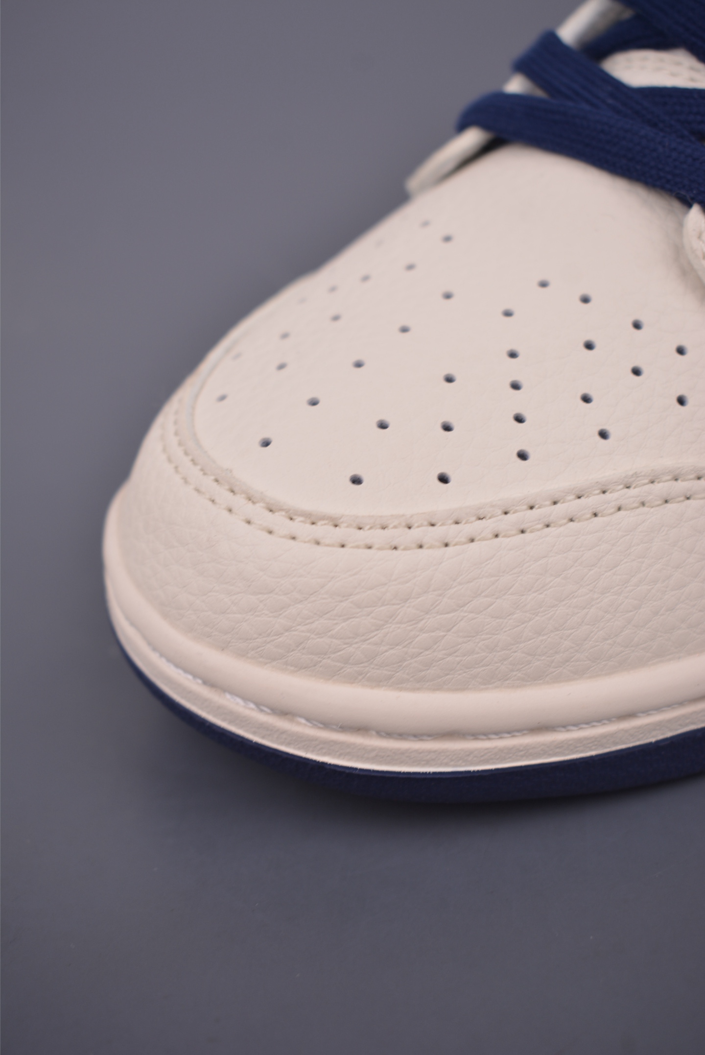Nike SB Dunk Low x Louis Vuitton Cream Blue Sneakers - Limited Edition 6 i1751496055737 4498 0 5