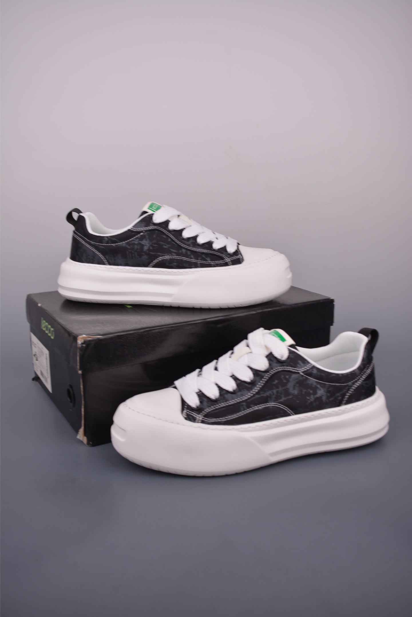 ECCO Men's 2025 Lightweight Leather Sneakers - Stylish & Comfortable 2 i1751496744719 980 0 3