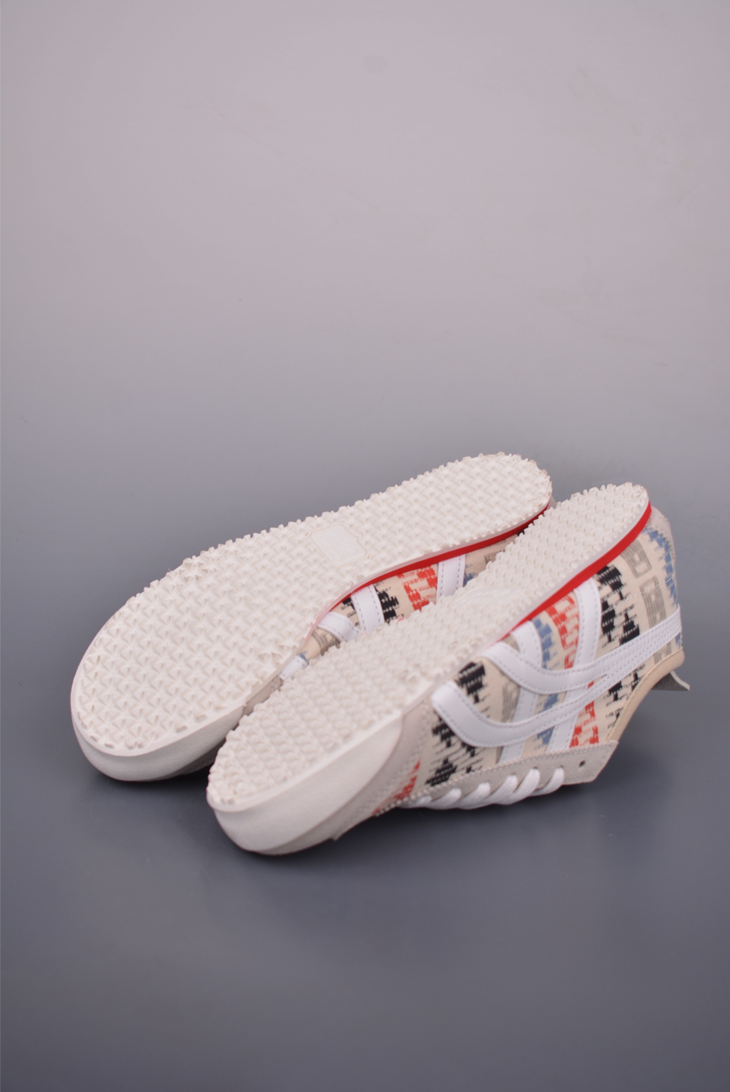 Onitsuka Tiger MEXICO 66 Cream Sneakers with Embroidered Aztec Pattern 4 i1751581769013 2526 0 2
