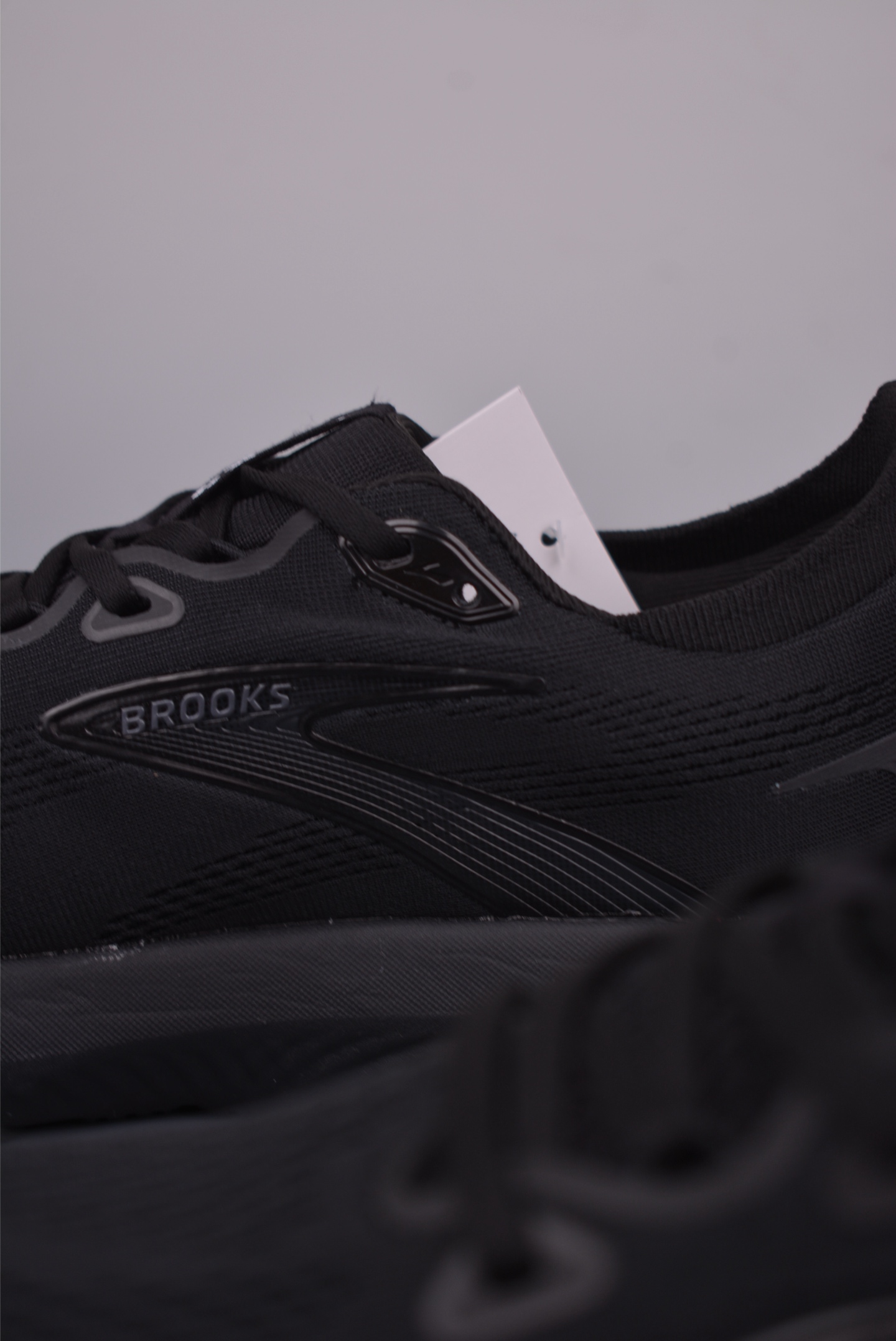 Brooks Glycerin 22: Lightweight, Breathable, and Cushioned Running Shoes 9 i1751582932822 4204 0 7