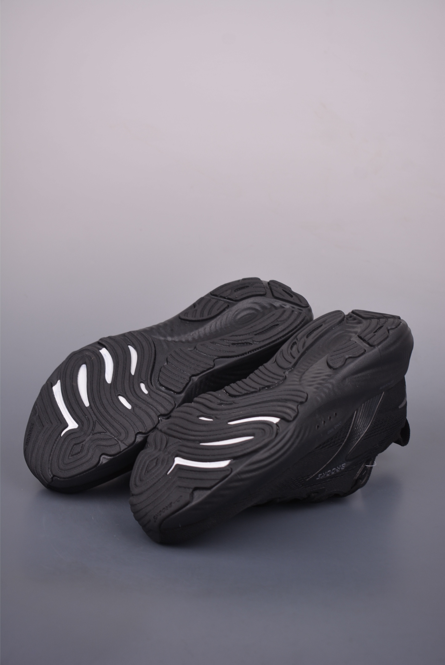 Brooks Glycerin 22: Lightweight, Breathable, and Cushioned Running Shoes 4 i1751582932827 5374 0 2