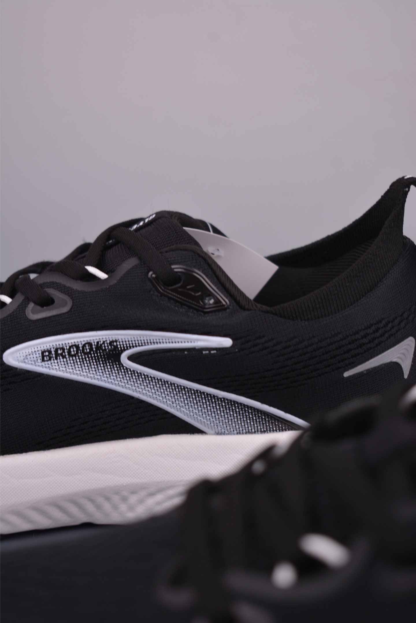 Brooks Glycerin 22: Ultra-Responsive, Lightweight Running Shoes for Ultimate Comfort 9 i1751582948491 4043 0 7