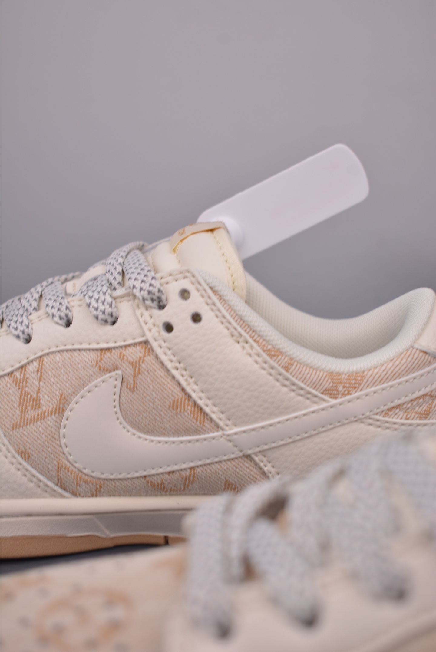Nike SB Dunk Low Louis Vuitton Collaboration Premium Leather Sneakers 8 i1751583560007 5607 0 7